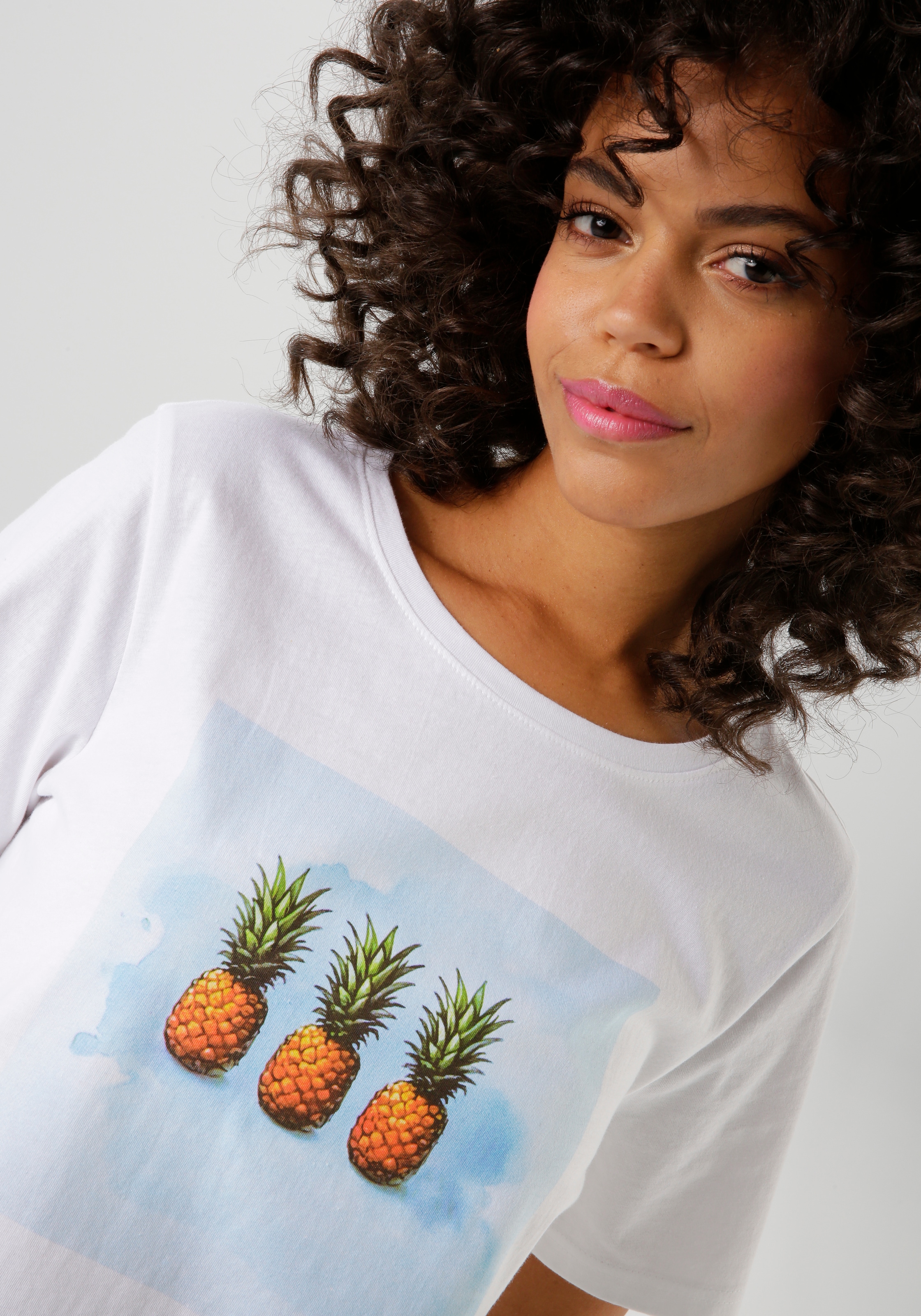 Aniston CASUAL T-Shirt, mit tropischem Ananas-Frontdruck - NEUE KOLLEKTION