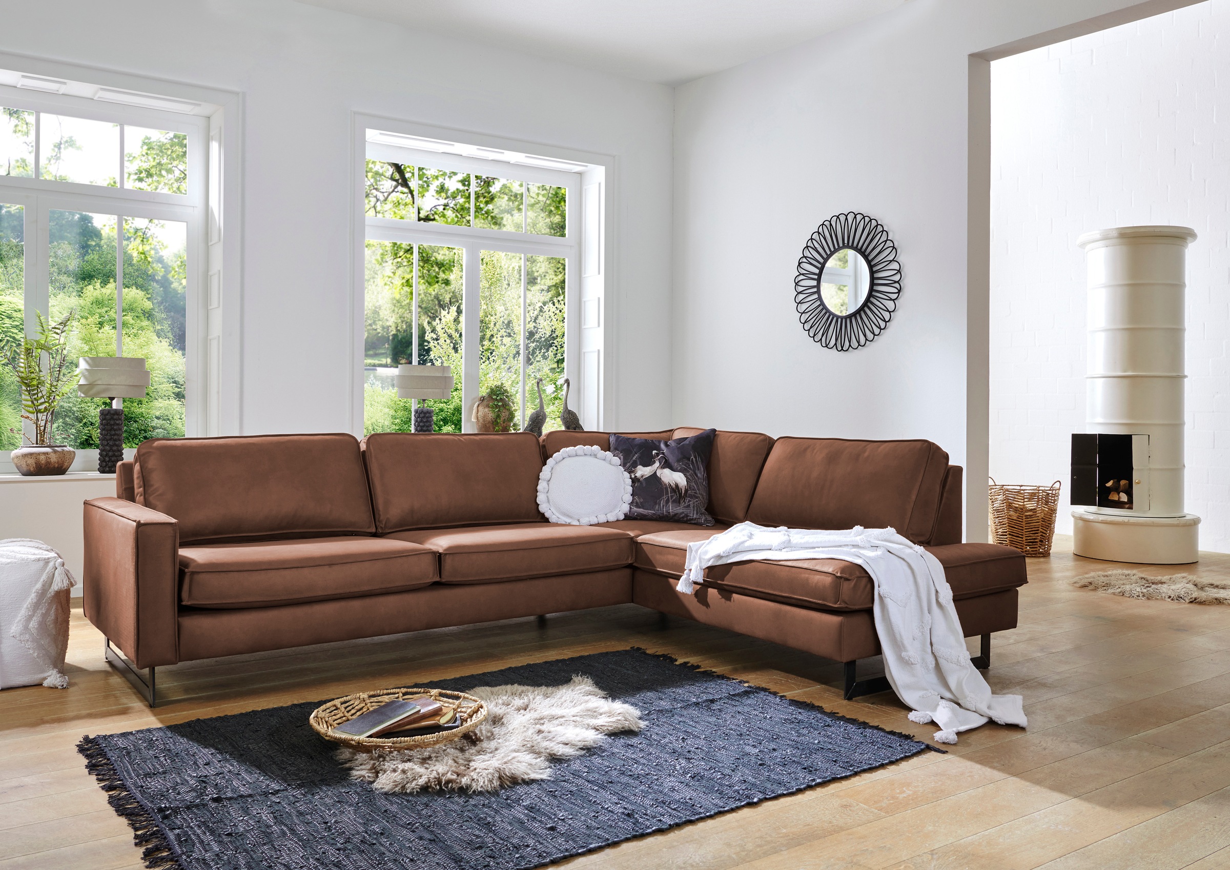 Places of Style Ecksofa »Pinto, 290 cm, Cord, Chenille, Lederoptik, Ottomane links / rechts«, mit Keder, schwarze Metallfüße, Wellenunterfederung