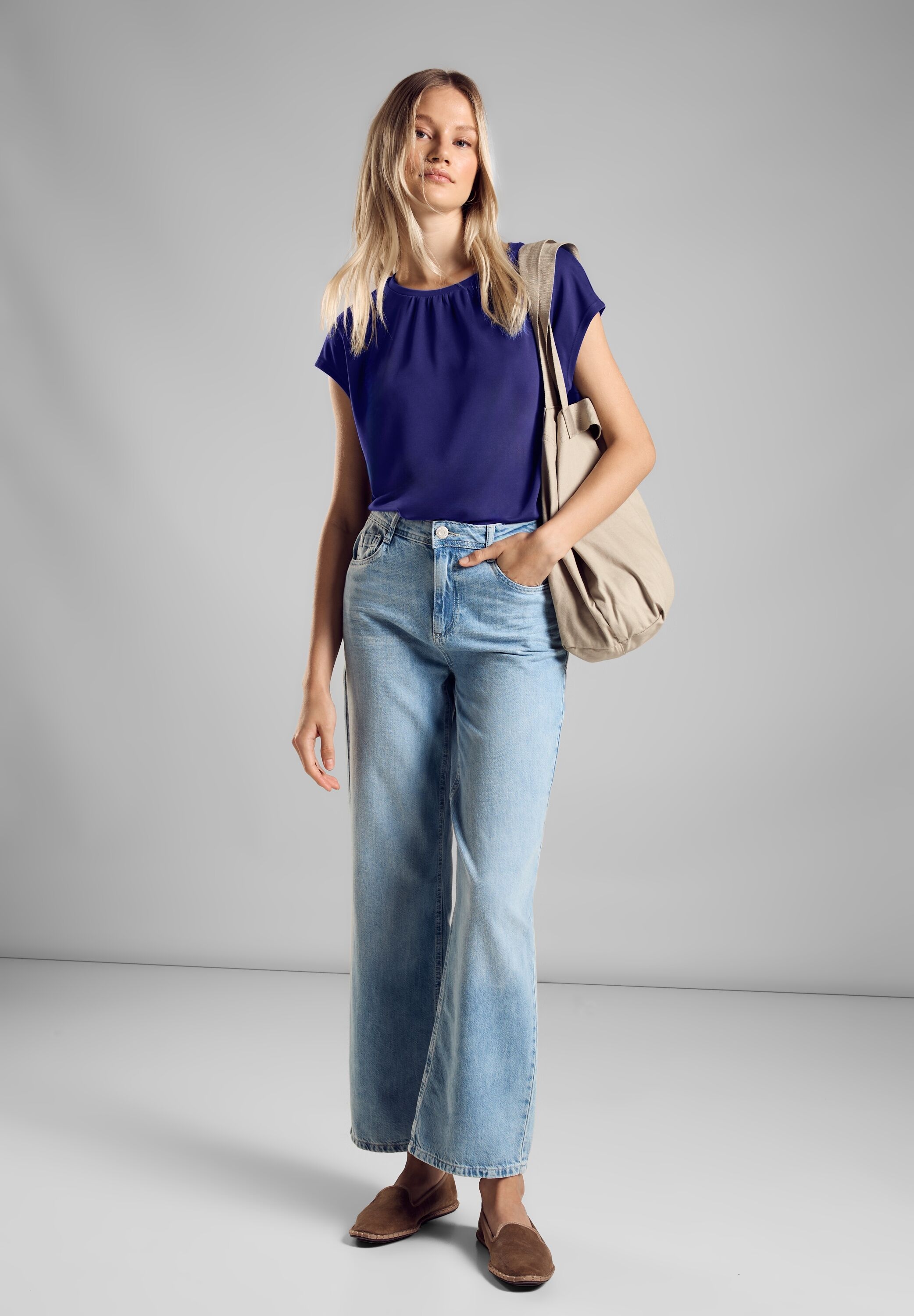 STREET ONE Shirttop, im Seidenlook und mit Knopf im Nacken