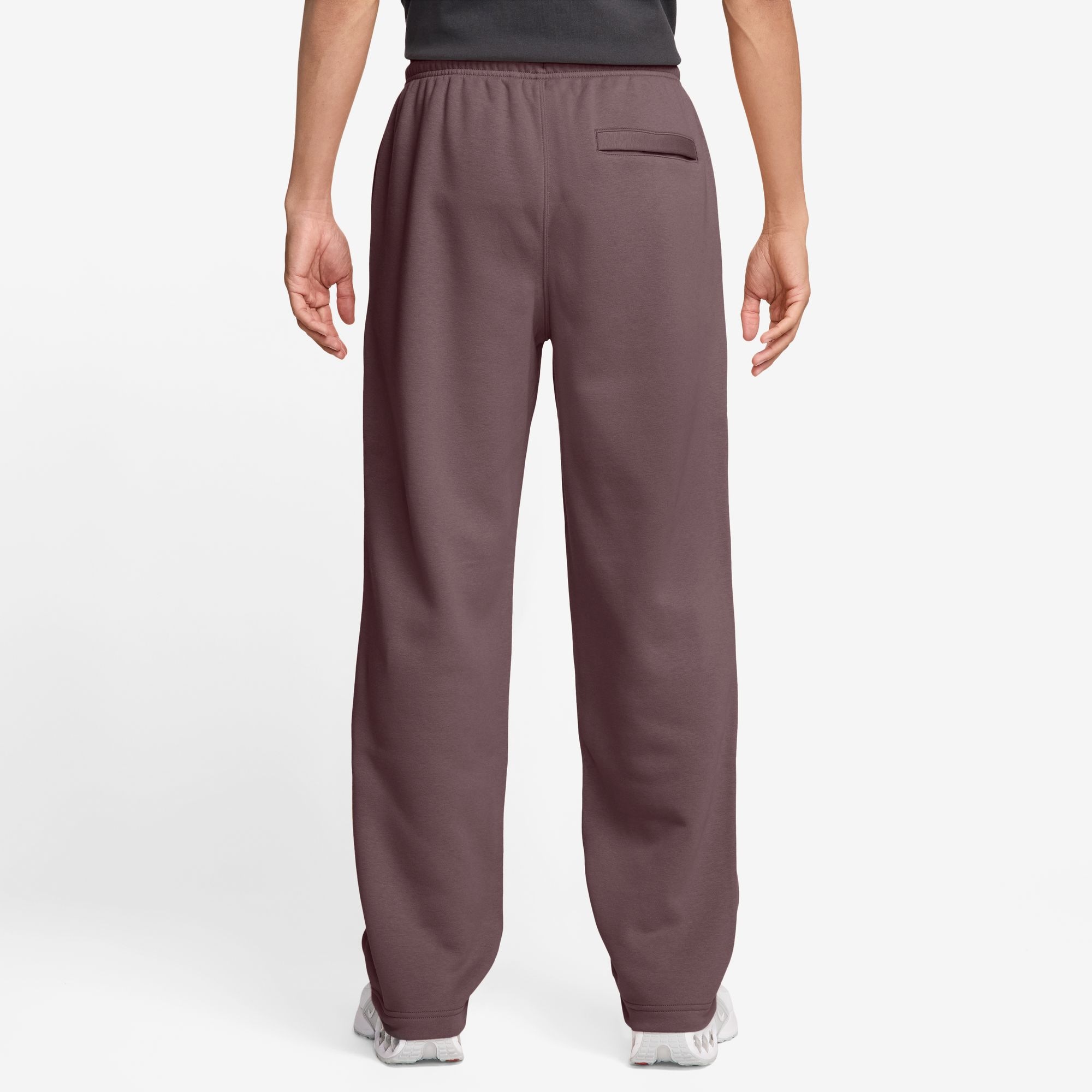 Nike Sportswear »M NK CLUB BB OH PANT«  mit Eingrifftaschen und Gesäßtasche, aus Baumwollmischung