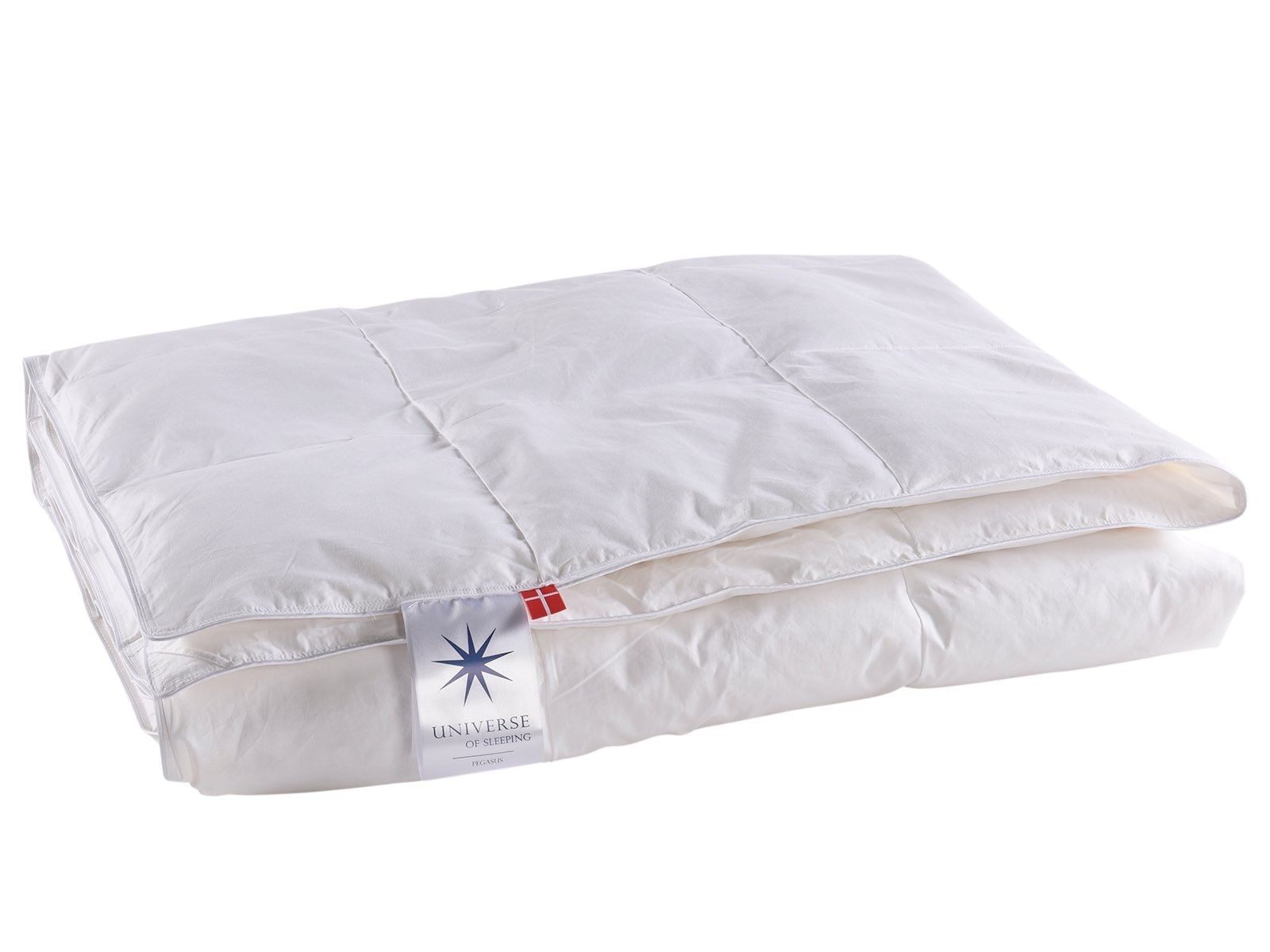 Universe of sleeping Kunstfaserbettdecke »Pegasus, pflegeleicht, Allergikergeeignet, 3 Wärmekl., Made in Denmark«, leicht, Füllung Mischung aus 50% Polyesterfasern & 50% Europäische Feder-Daunenfüllung, (1 St.)
