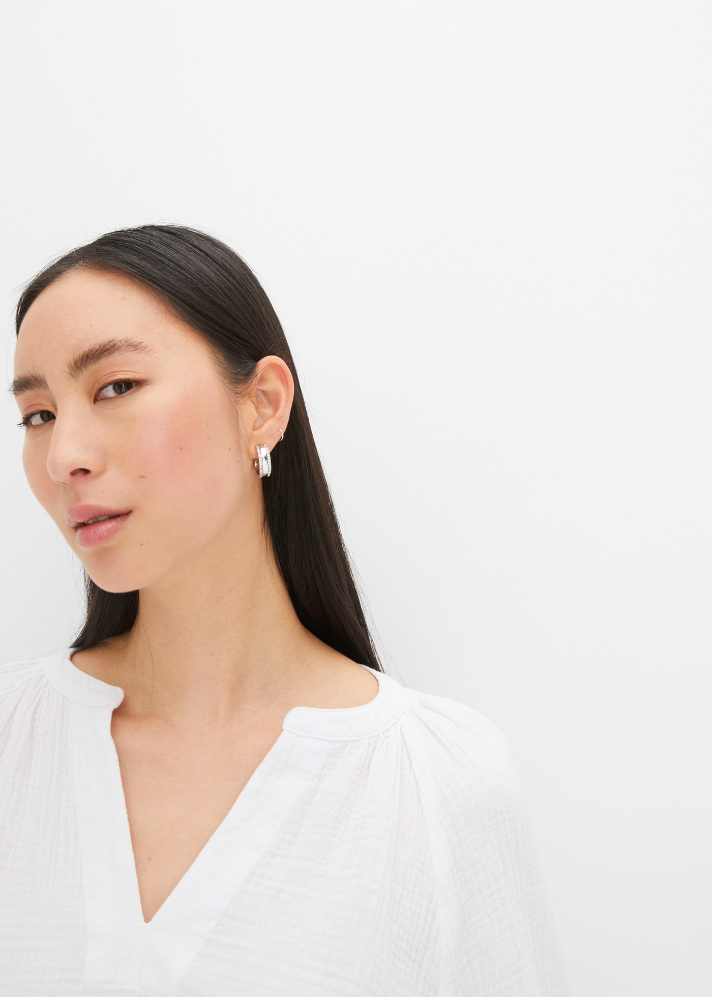 bonprix Shirtbluse »Oversize-Bluse aus Musselin« Oversize-Passform, mit V-Ausschnitt, aus Baumwolle, 3/4-Ärmeln