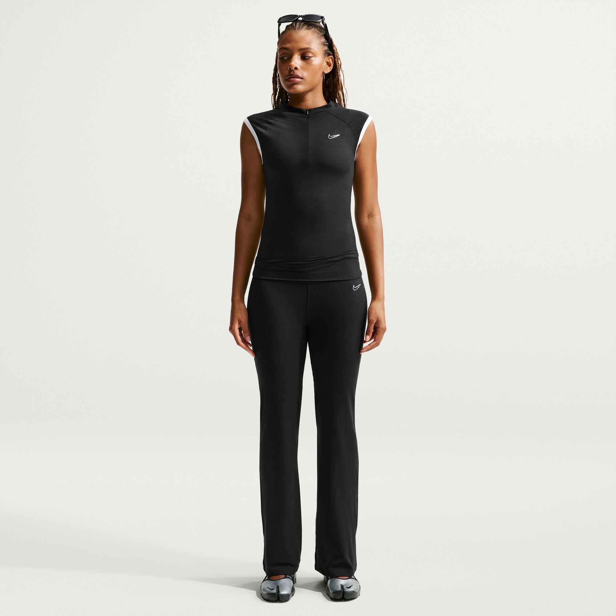 Nike Sportswear Sporthose »W NK FLARED PANT GLS«  mit ausgestelltem Bein, aus Polyester und Elasthan