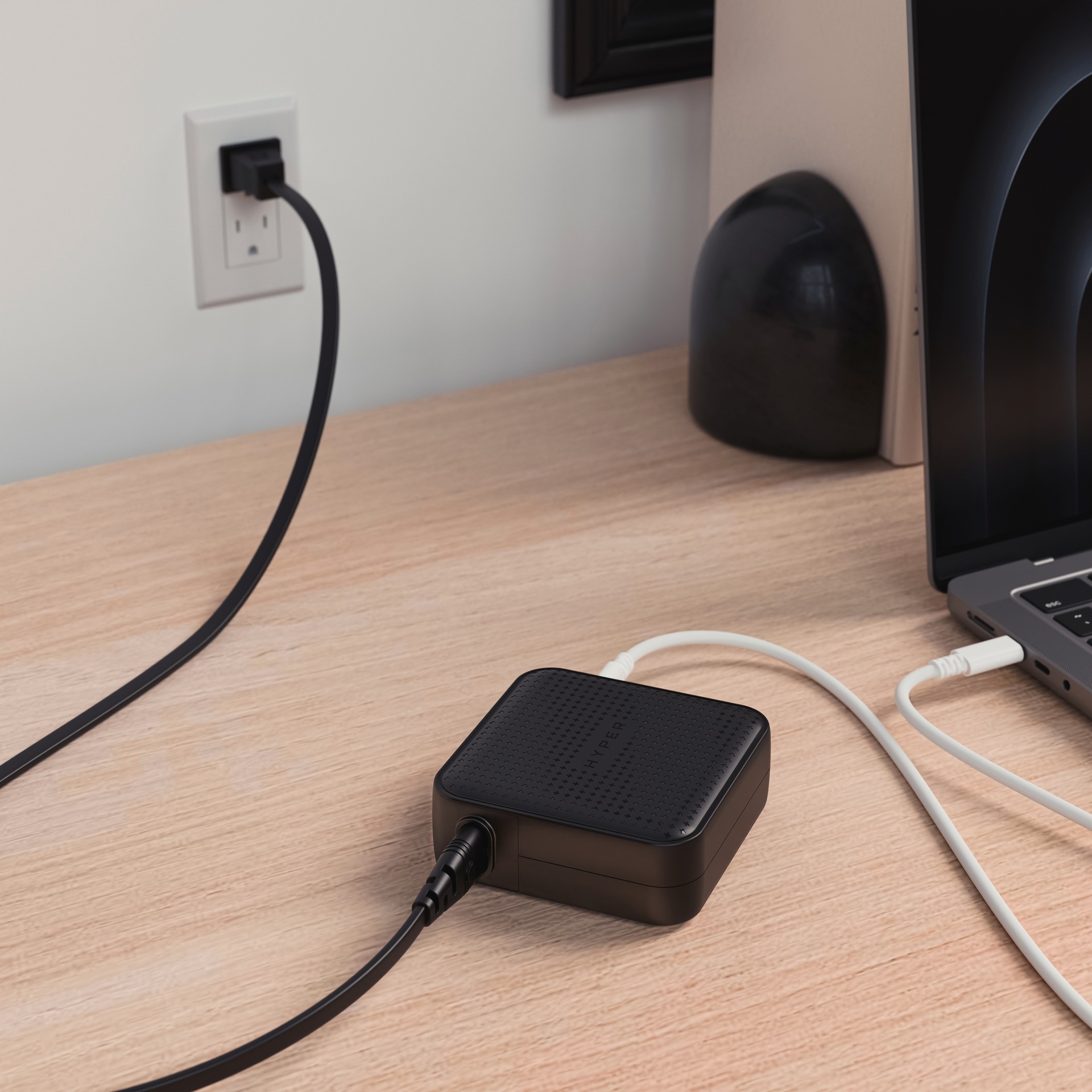 Targus Schnelllade-Gerät »HyperJuice 100W GaN Travel Charger 3x USB-C + 1x USB-A«
