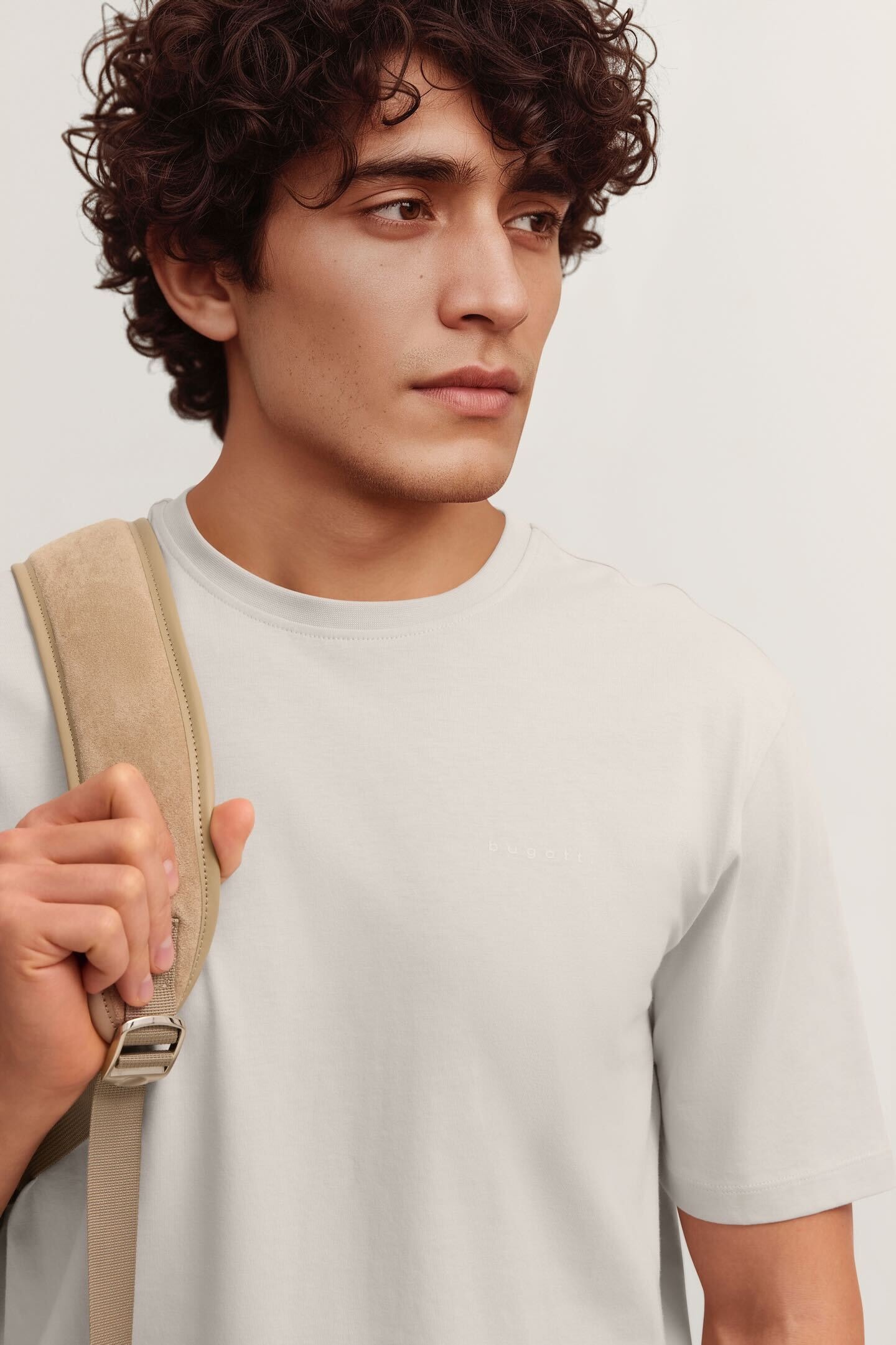 bugatti T-Shirt »Basic« aus Baumwolle Modern Fit Rundhals