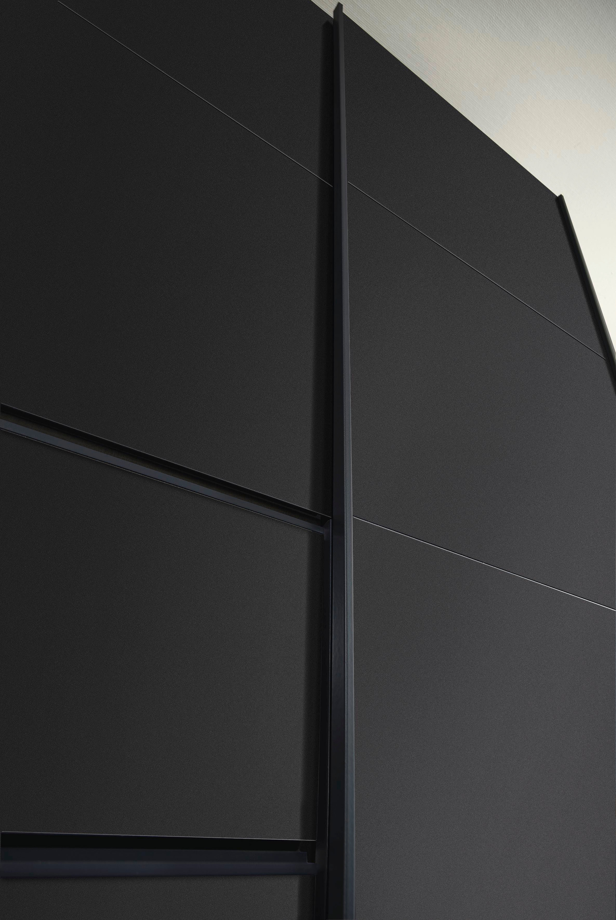 rauch Schwebetürenschrank »Kleiderschrank Schrank Garderobe Wäscheschrank SEVILLA«, (in 3 verschiedenen Ausstattungen BASIC/CLASSIC/PREMIUM), Metall-Griffleisten alufarben oder Graumetallic MADE IN GERMANY