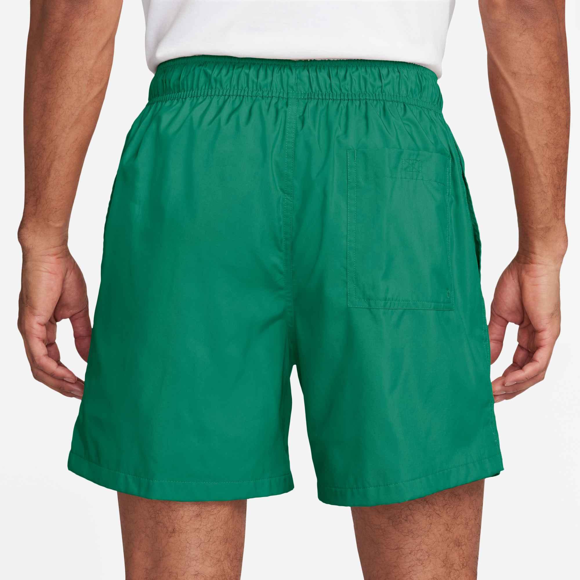 Nike Sportswear Shorts »M NK CLUB FLOW SHORT«  mit Eingrifftaschen und Gesäßtasche, schnell trocknend, pflegeleicht