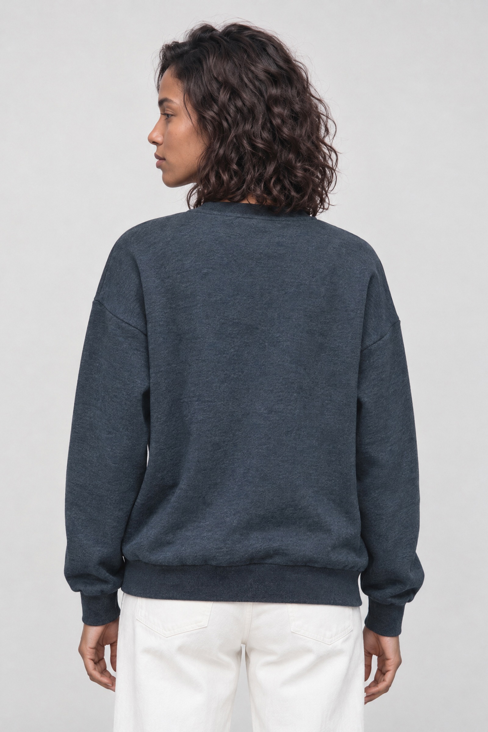 Alife & Kickin Sweatshirt , Zweizeilige Flockdruck-Optik auf der Brust, überschnittene Schultern
