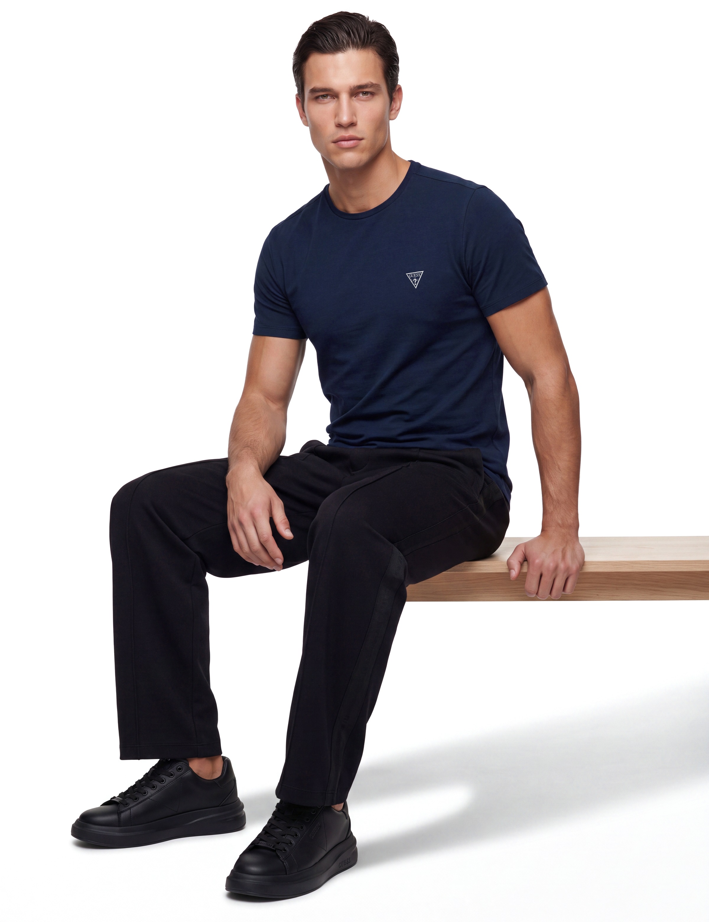 Guess T-Shirt »CALEB HERO CNK S/S 2PACK« Packung, 2 aus Baumwolljersey in Stretchqualität