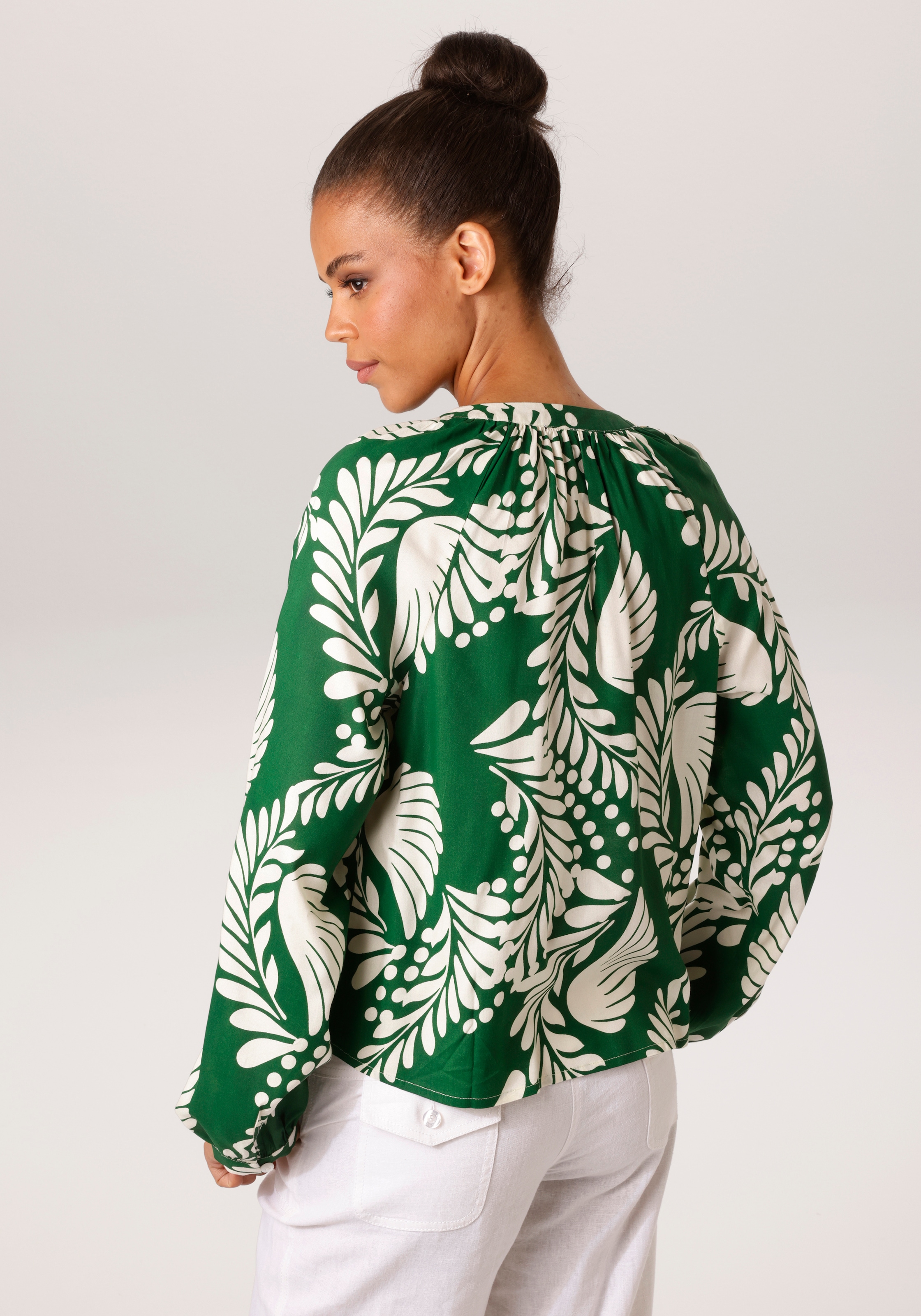 Aniston CASUAL Schlupfbluse mit großflächigen, grafischen Blättern bedruckt - NEUE KOLLEKTION