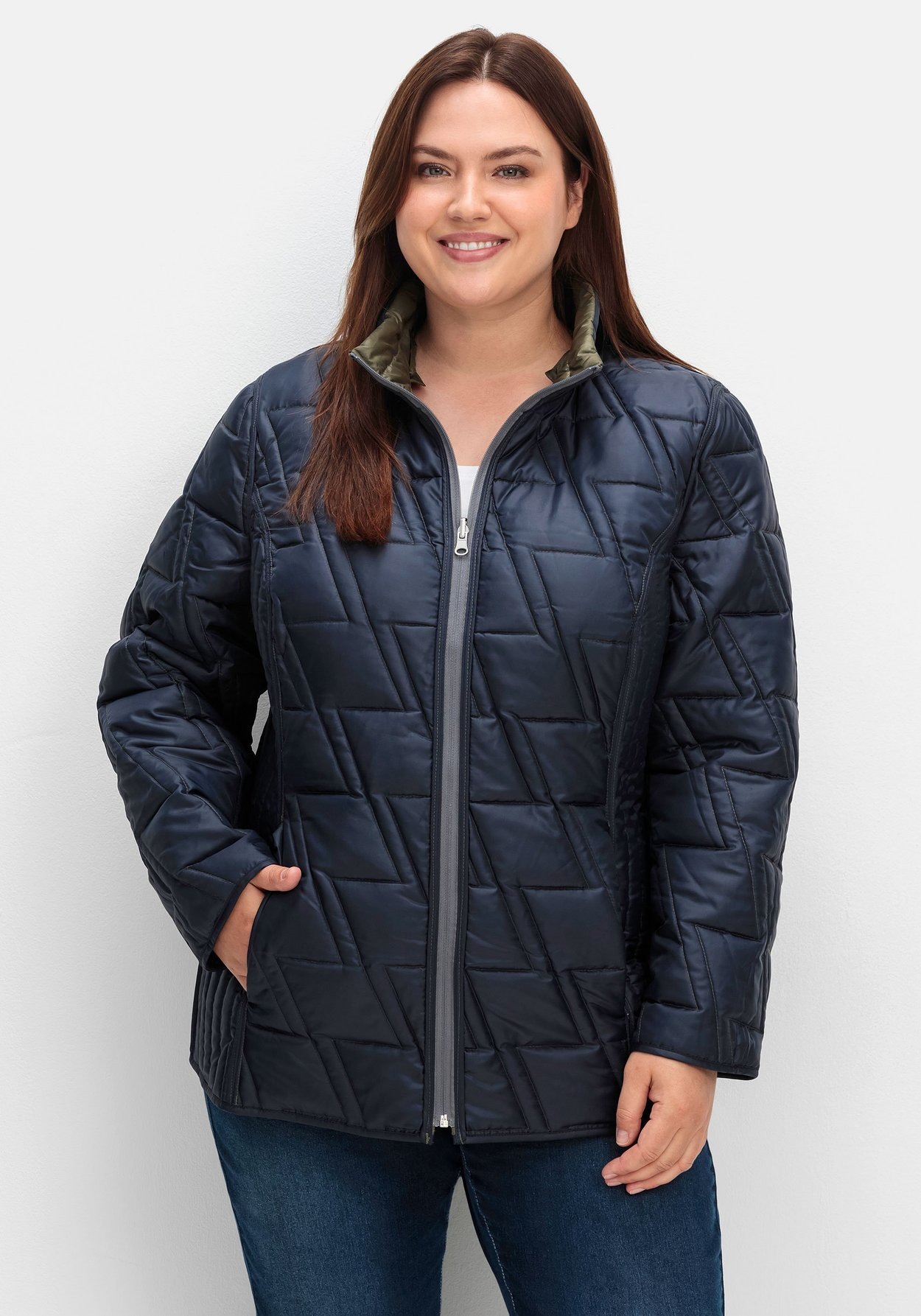 Sheego Steppjacke »Wendesteppjacke zum Wenden, mit Kapuze und Stehkragen«