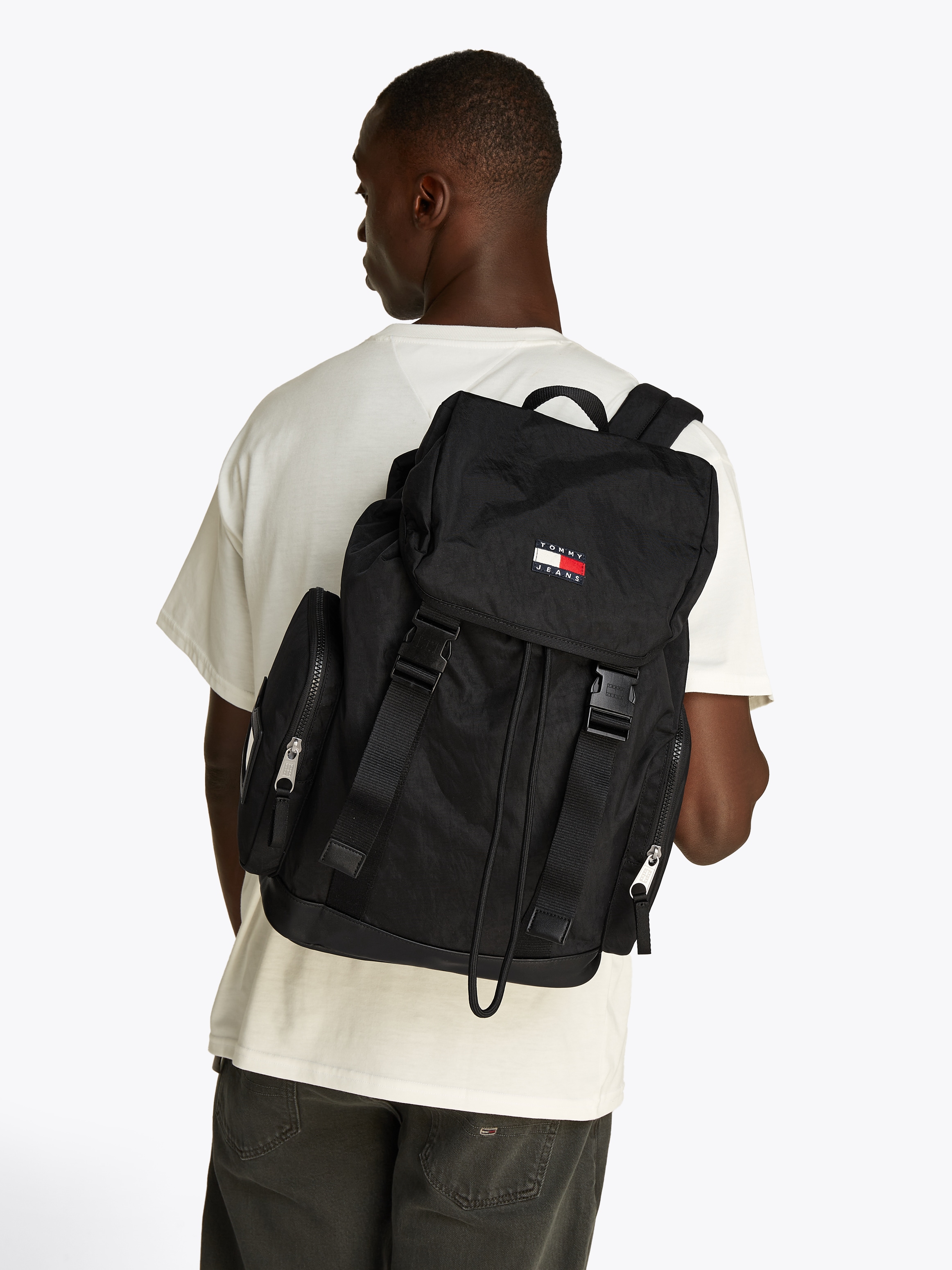 Tommy Jeans Freizeitrucksack »TJM DAILY ELEVATED FLAP BACKPACK«, Men Travelbag, Outdoor-Rucksack, Reiserucksack mit Klickverschluss