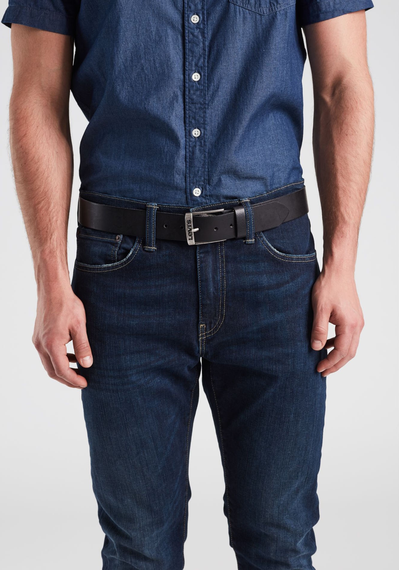 Levi's® Ledergürtel »NEW DUNCAN«, mit Logoprägung auf der Schließe