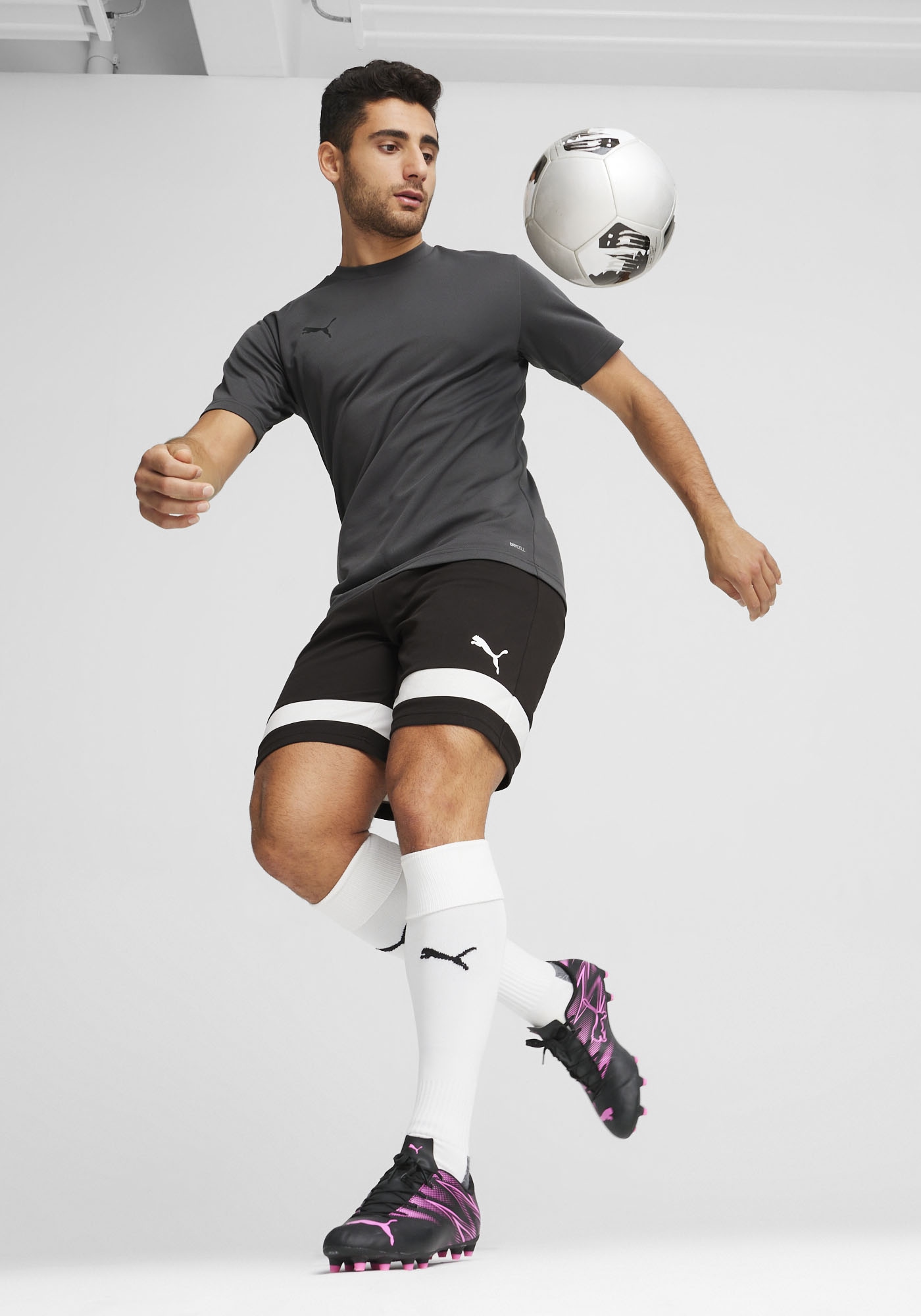 PUMA Trainingsshorts »INDIVIDUALRISE SHORTS«  mit atmungsaktiven Mesh-Einsätzen, feuchtigkeitsableitendes Material