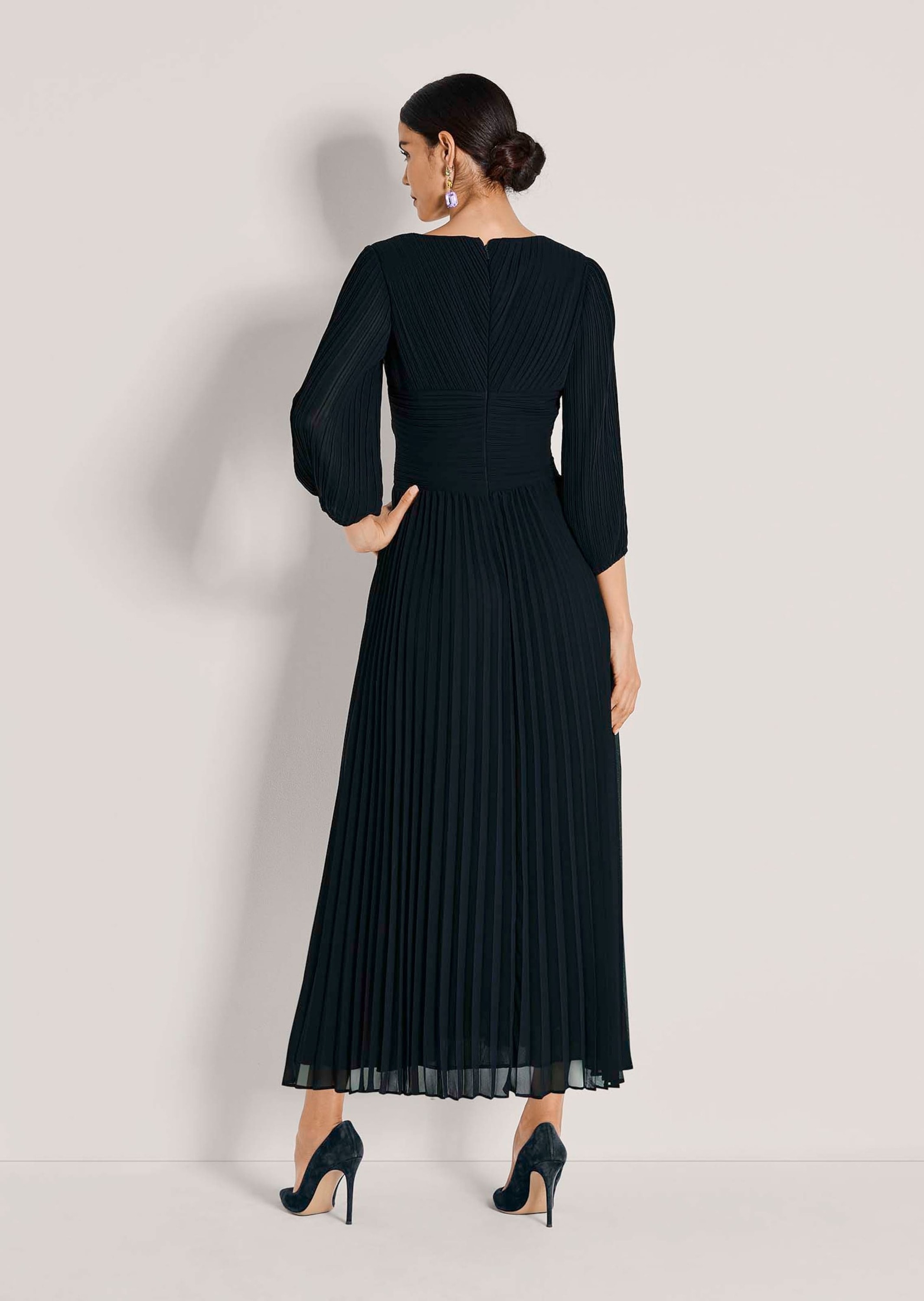 MADELEINE Plisseekleid »Abendkleid Chiffonkleid mit Wickel-Optik« Plissierter Chiffon