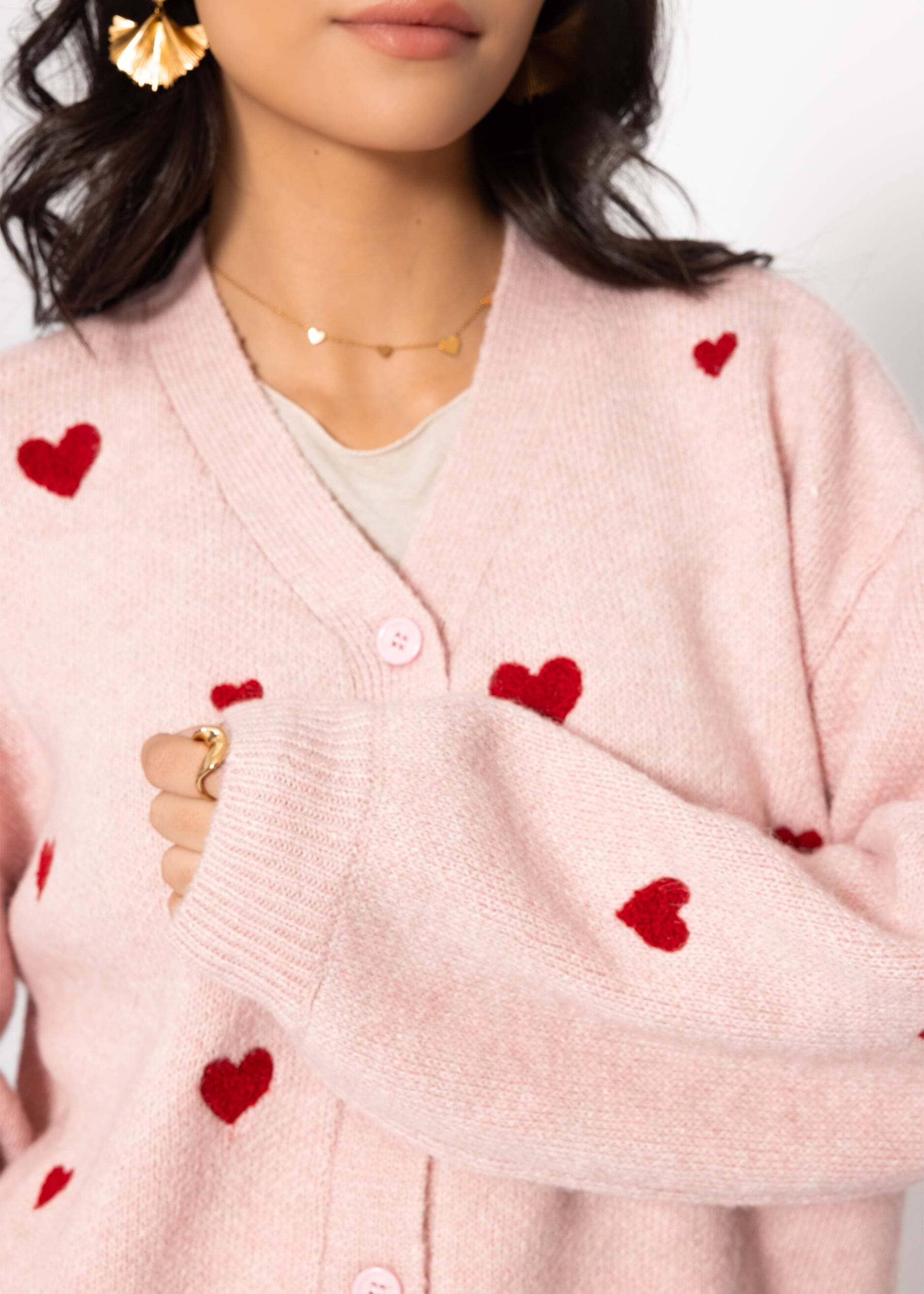 SASSYCLASSY Cardigan »Cardigan mit Herzen« Weiche Strickjacke mit V-Ausschnitt und Knopfleiste Offwhite Rosa