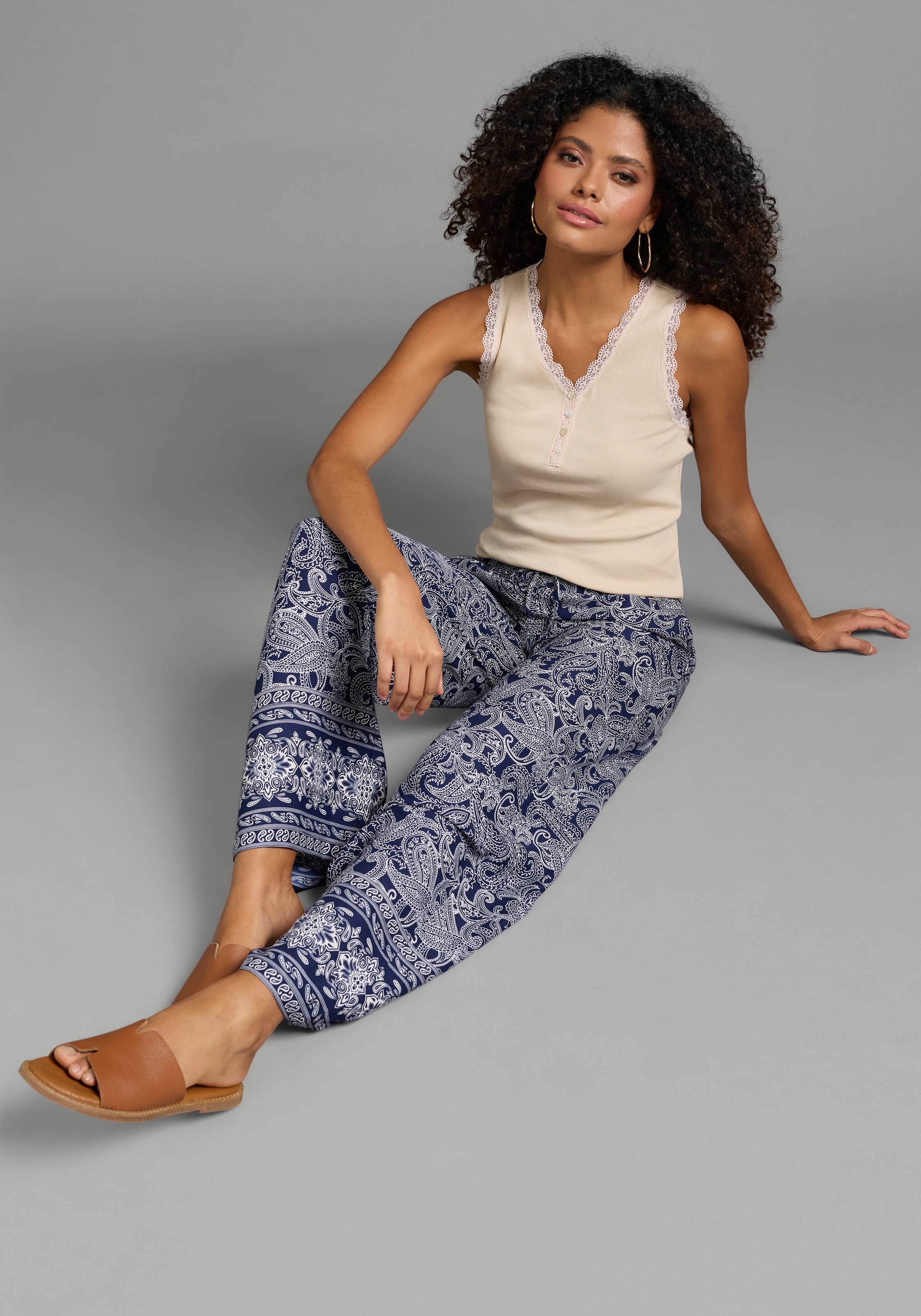 Laura Scott Tanktop mit V-Ausschnitt und Knopfleiste, Spitzenborte, hüftbedeckende Länge