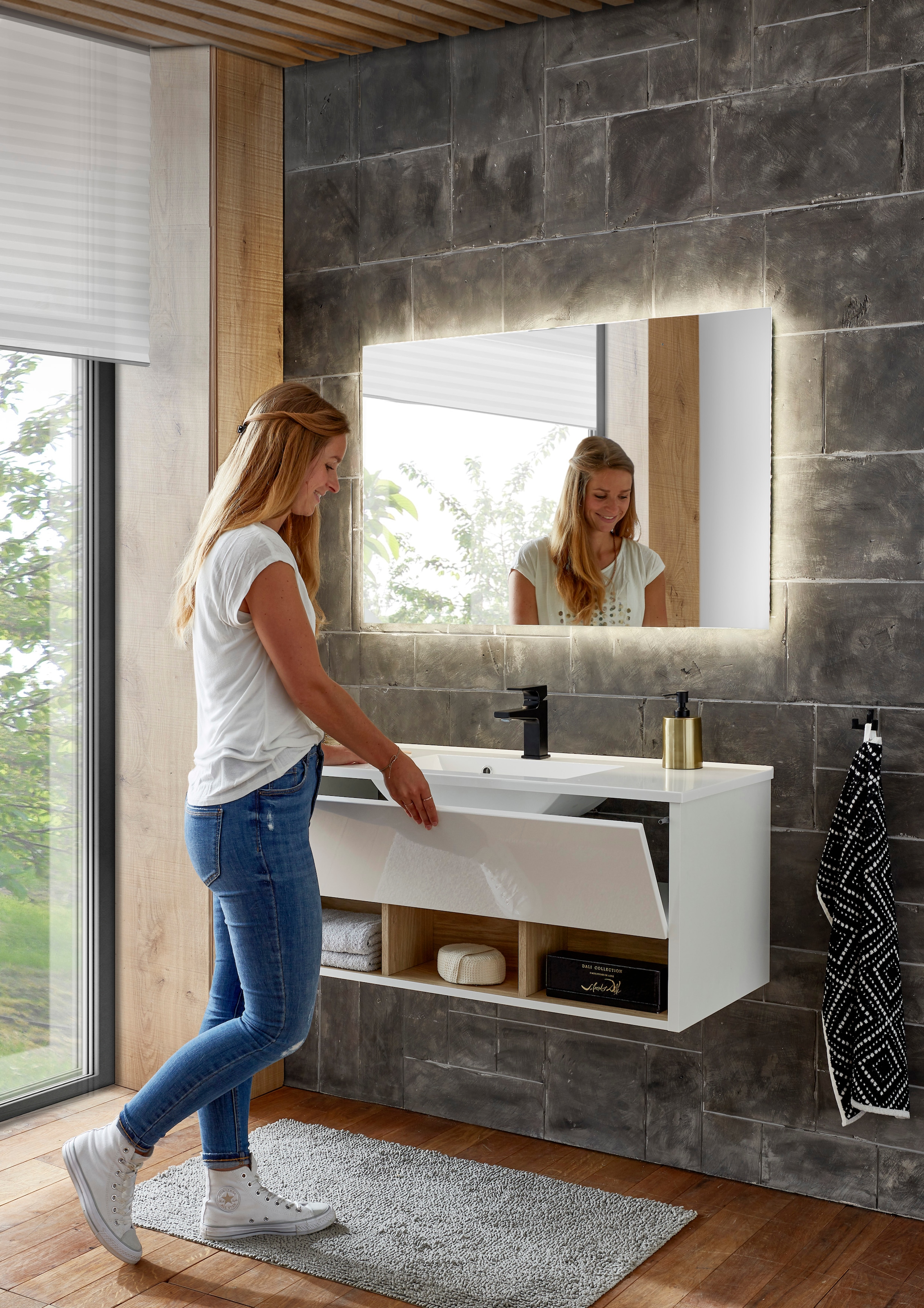 PLACES OF STYLE Badmöbel-Set »Studio Line, Bad im modernen Design, 2-teiliges Badezimmer« in 2 Farben und 2 Spiegelformen lieferbar, 2 Stk. tlg.