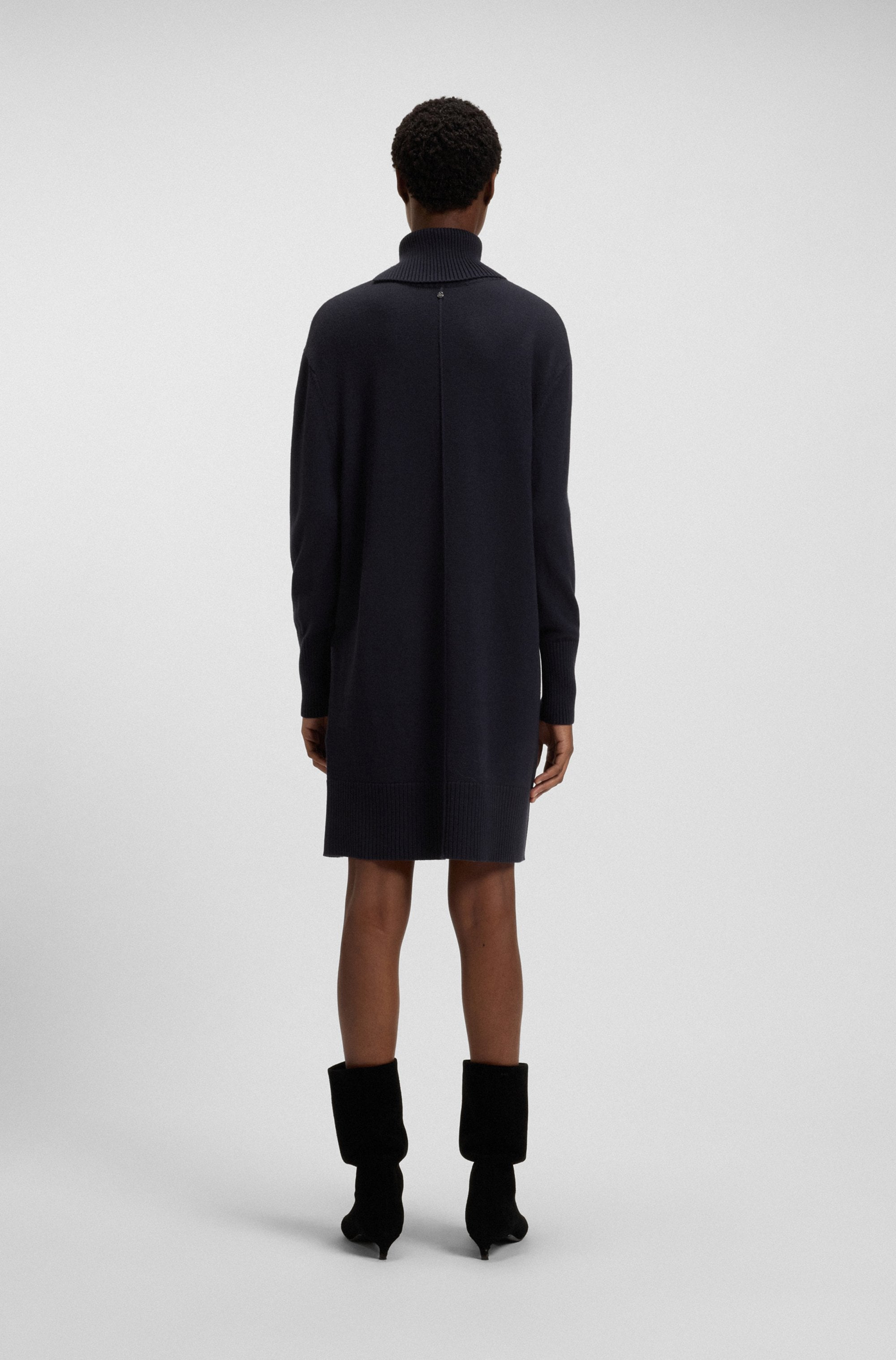 BOSS ORANGE Strickkleid »Feringatessa Premium Damenmode« Relaxed Fit, mit Schlitzdetails, Turtle Neck