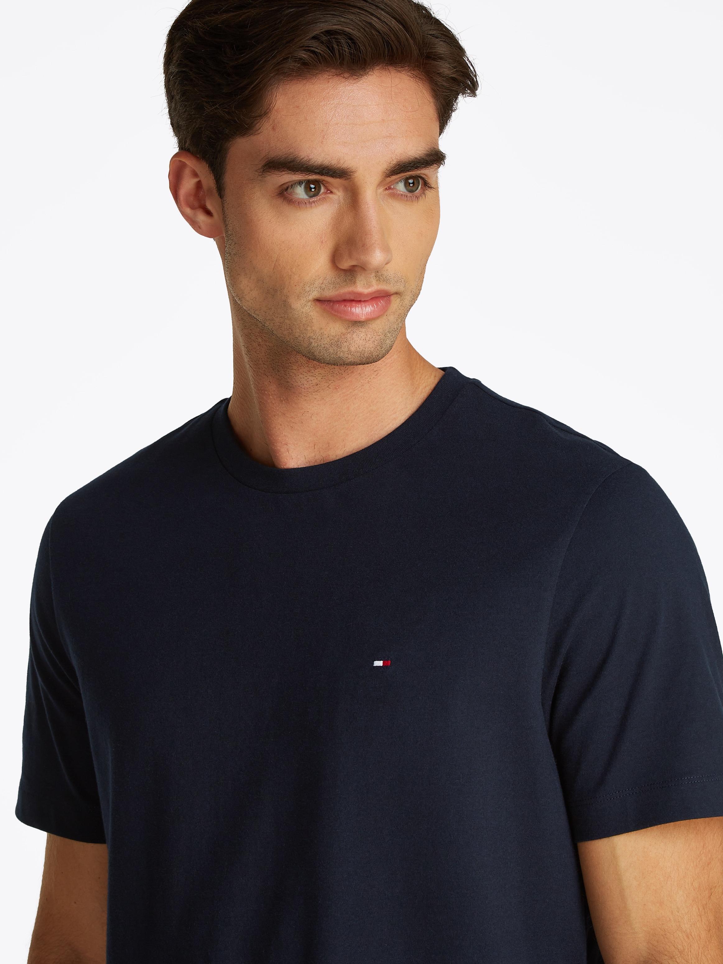 Tommy Hilfiger T-Shirt »ESSENTIAL REG FIT SOLID TEE«, mit Rundhalsausschnitt