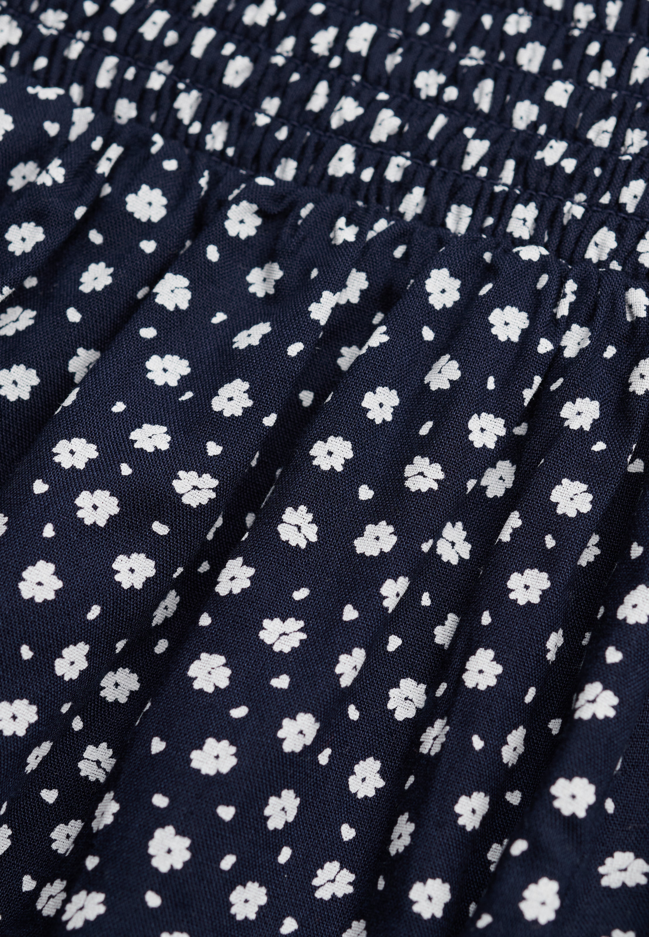 Superdry Shorts »PRINTED MINI SMOCKED SHORTS«  aus Viskose, Regular Fit, mit Gummizug, pflegeleichtes Webmaterial