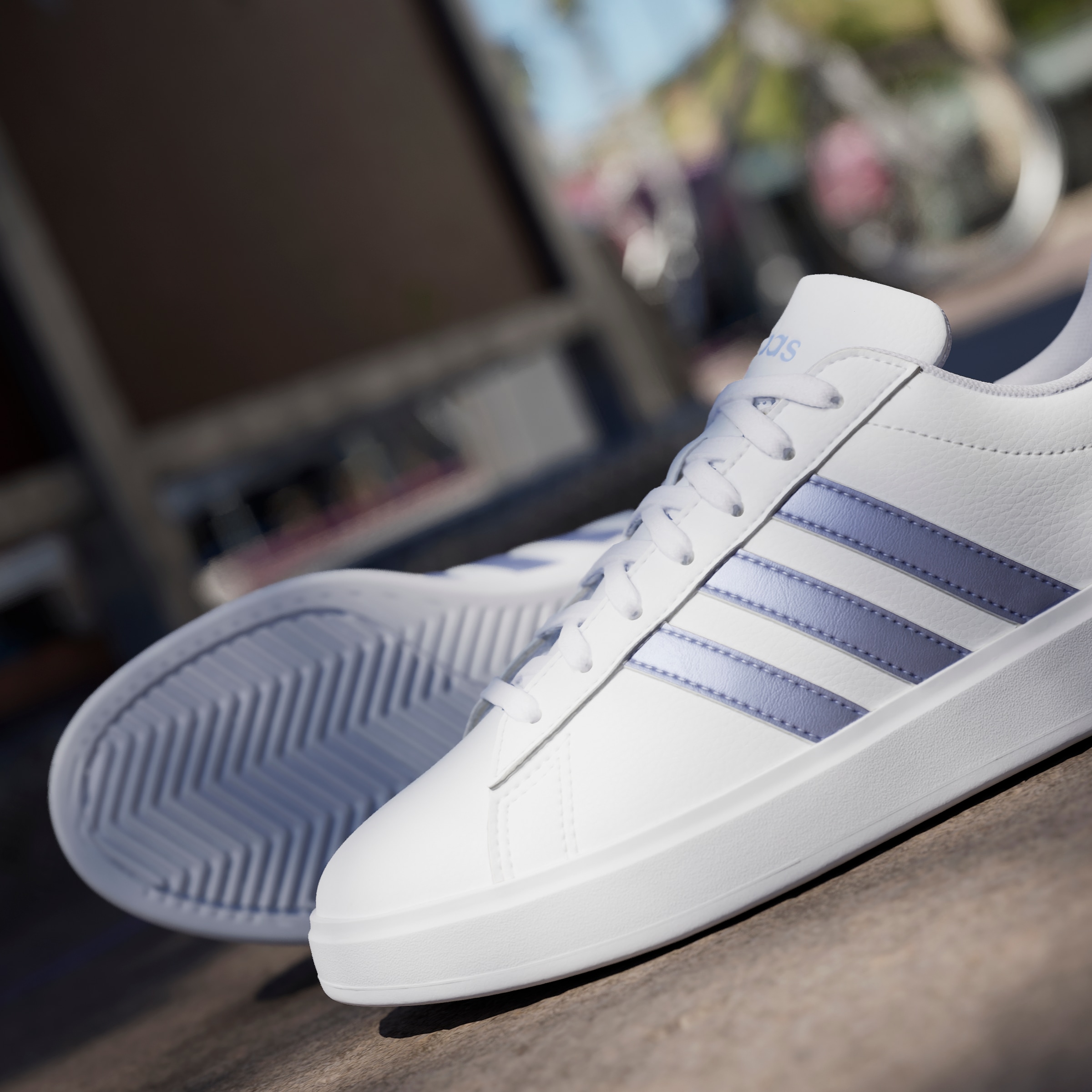 adidas Sportswear Sneaker »GRAND COURT CLOUDFOAM LIFESTYLE COURT COMFORT«, Design auf den Spuren des adidas Superstar