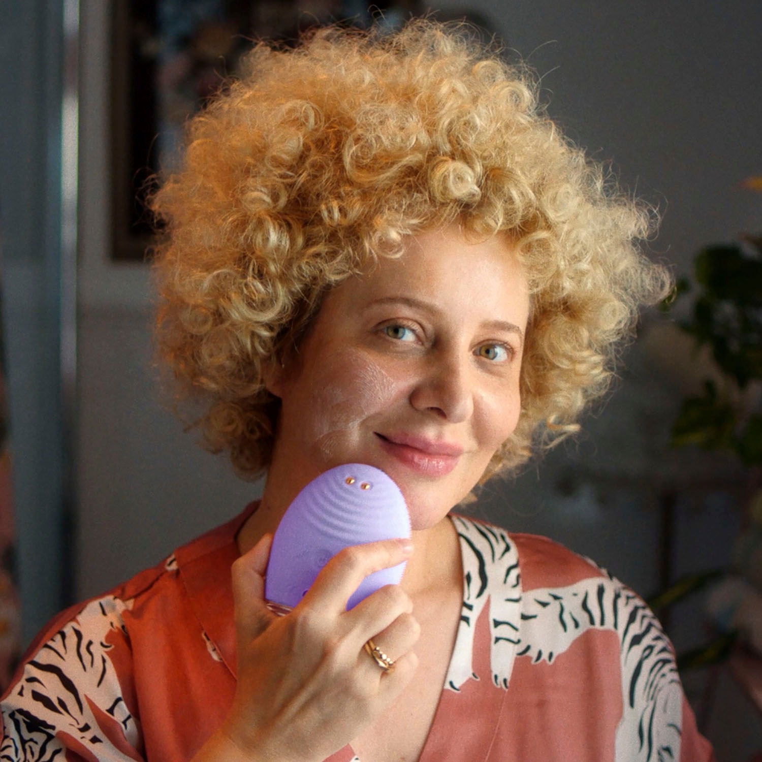 FOREO Elektrische Gesichtsreinigungsbürste »LUNA™ 4 plus sensitive skin«