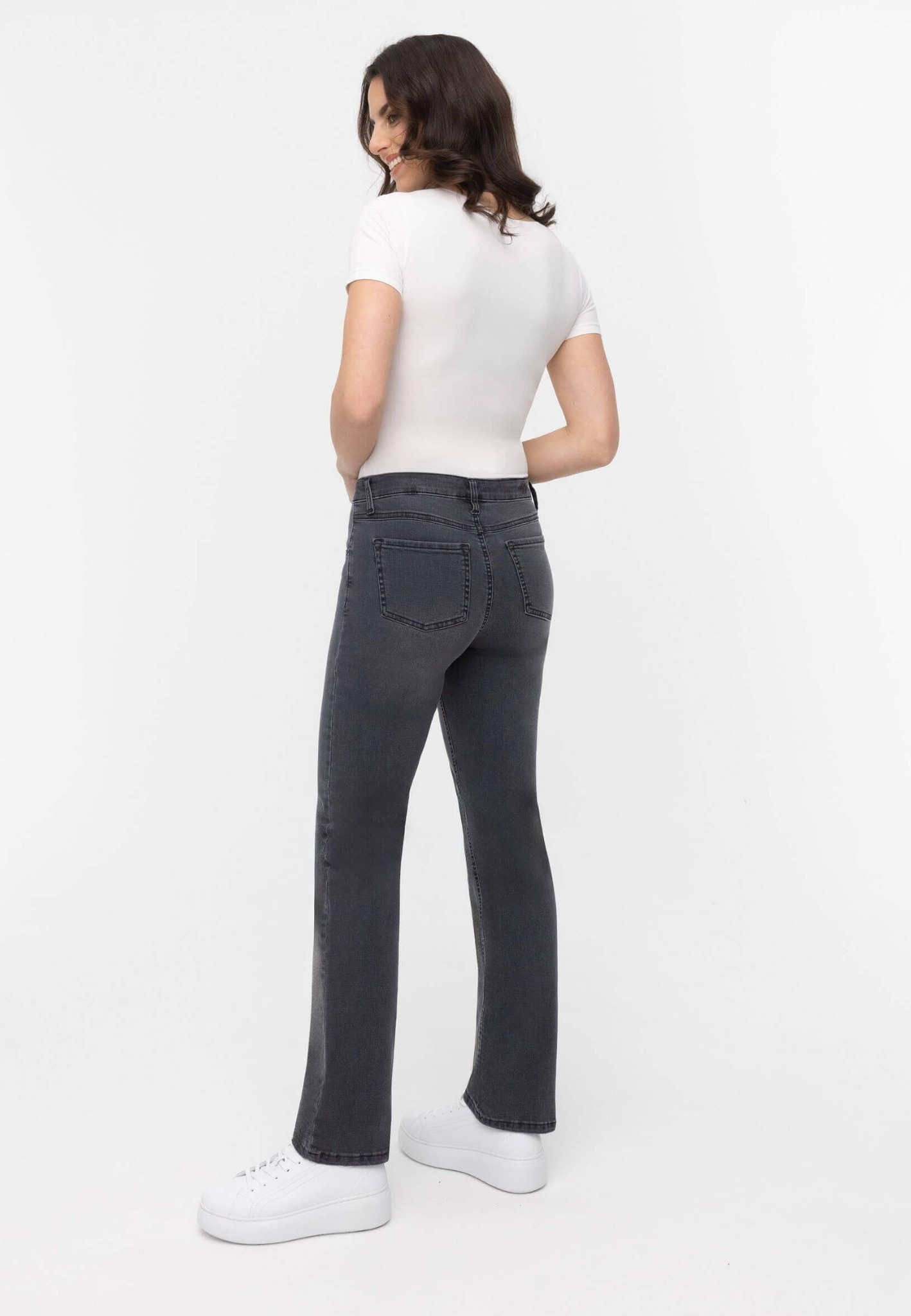 wonderjeans 5-Pocket-Jeans »Relaxed Straight«, Cool, modern und vielseitig zu stylen