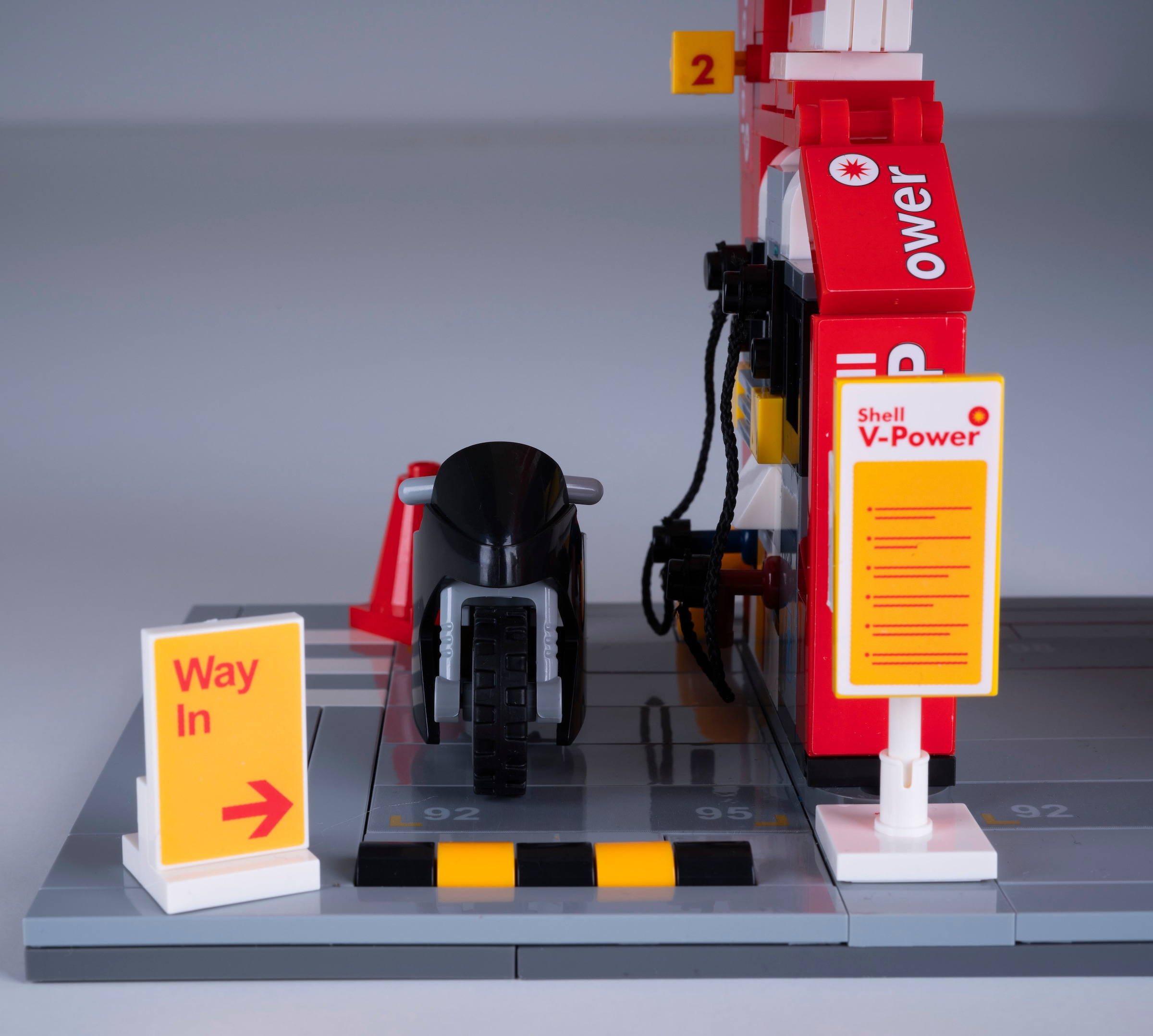 Jamara Konstruktions-Spielset »CaDA, Shell Tankstelle Bricks«, (305 St.)