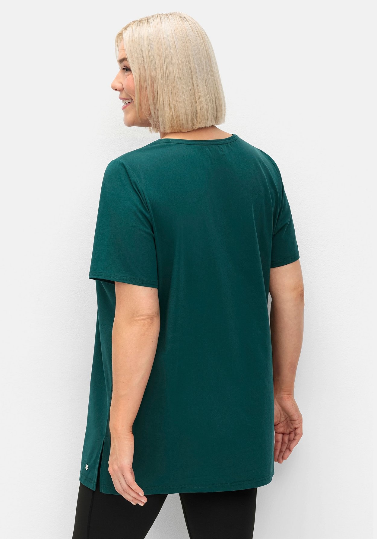 Sheego Funktionsshirt »Langes Sportshirt in leicht taillierter Form, atmungsaktiv«