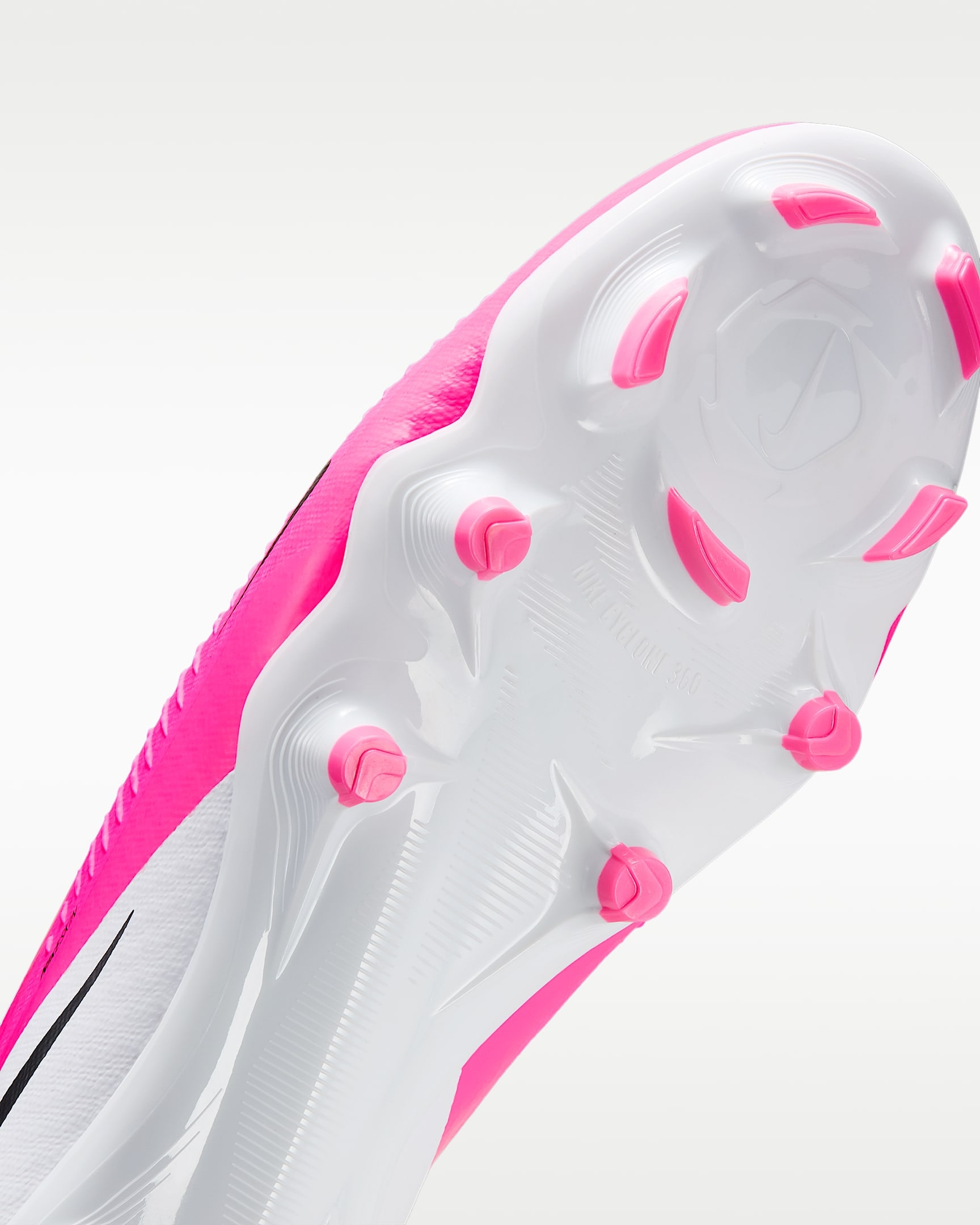 Nike Fußballschuh »PHANTOM 6 LOW ACAD FG/MG T«  Außensohle für Rasenplätze und für feste Böden