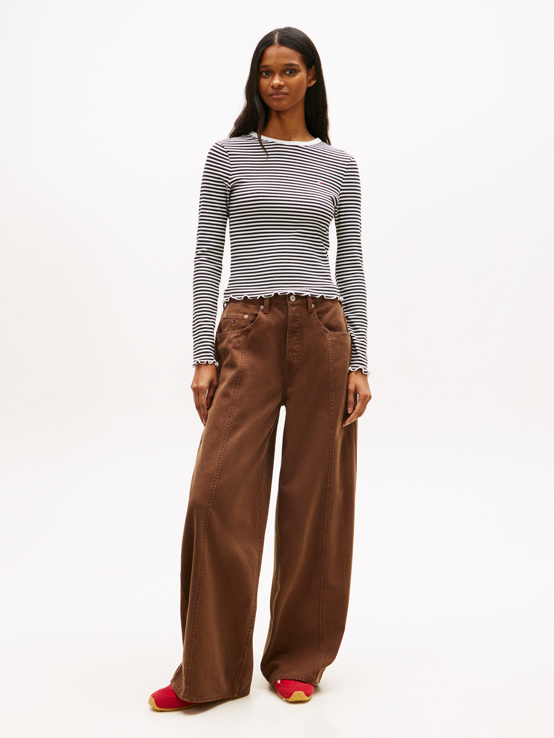 Tommy Jeans Langarmshirt »TJW SLIM SH LETTUCE EDGE RIB LS« mit gerippter Struktur, gewellter Saum