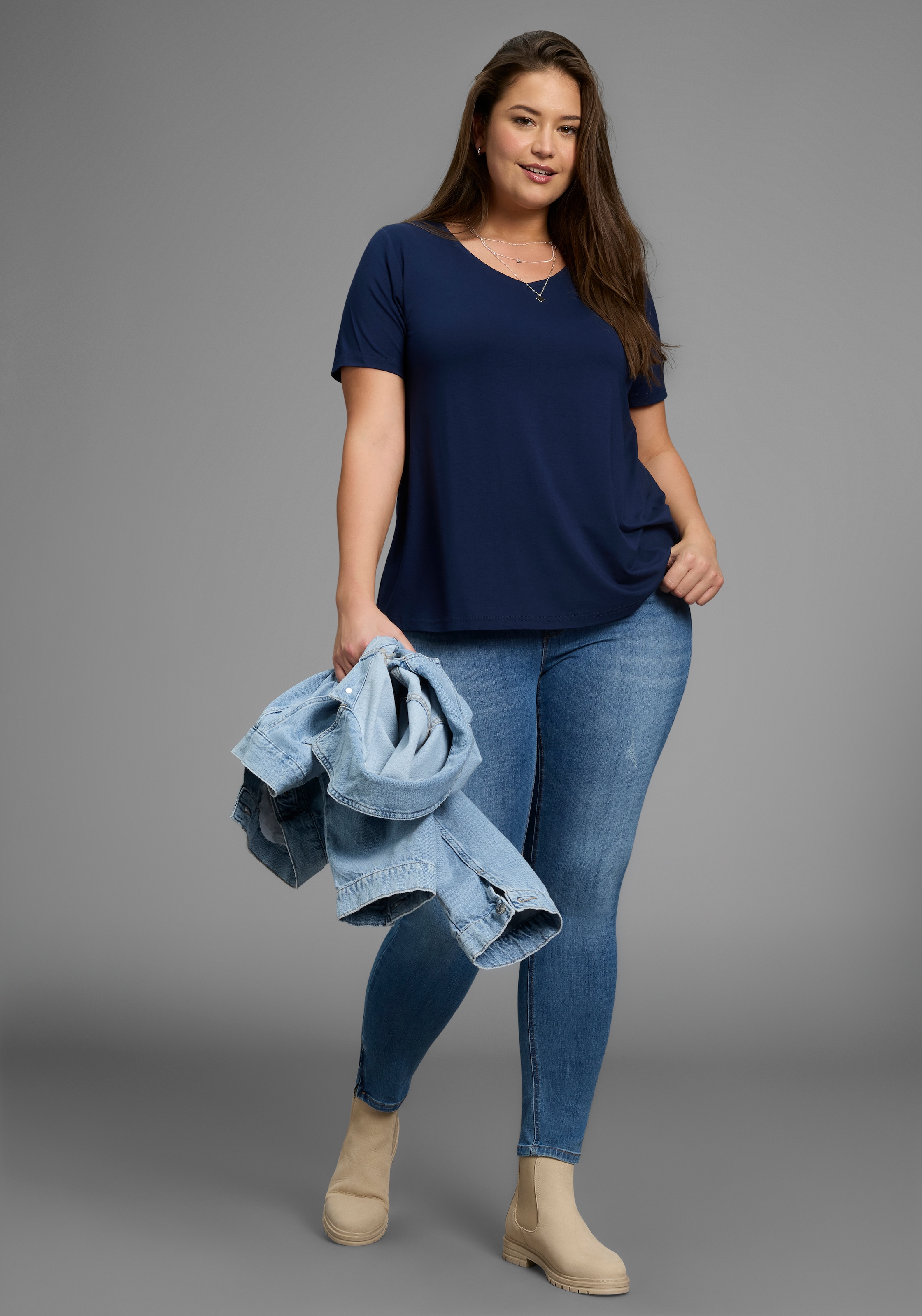 Laura Scott CURVE T-Shirt, mit V-Ausschnitt aus fließender Viskose - GROSSE GRÖSSE