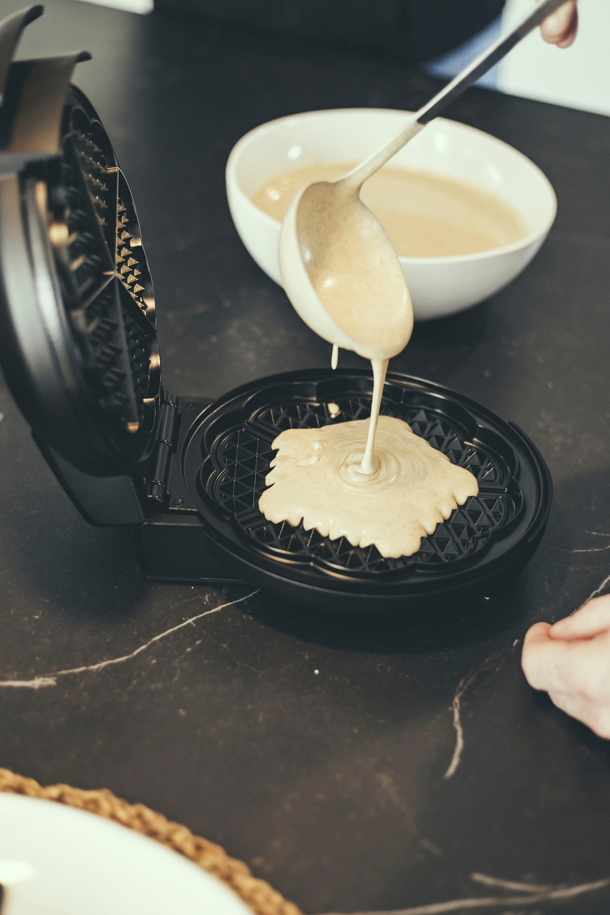 Severin Waffeleisen »WA 2103«, 1200 W, Waffeln in Herzform, Antihaftbeschichtung, Temperaturregler, Backampel