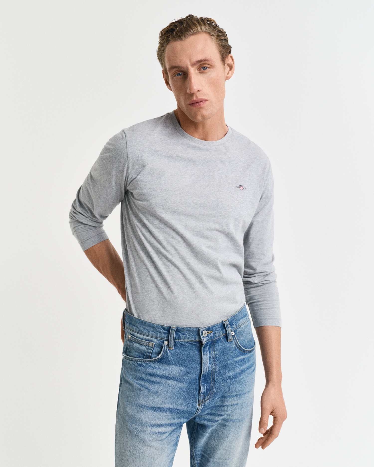 Gant Langarmshirt »REG SHIELD LS T-SHIRT«, mit Logostickerei auf der Brust