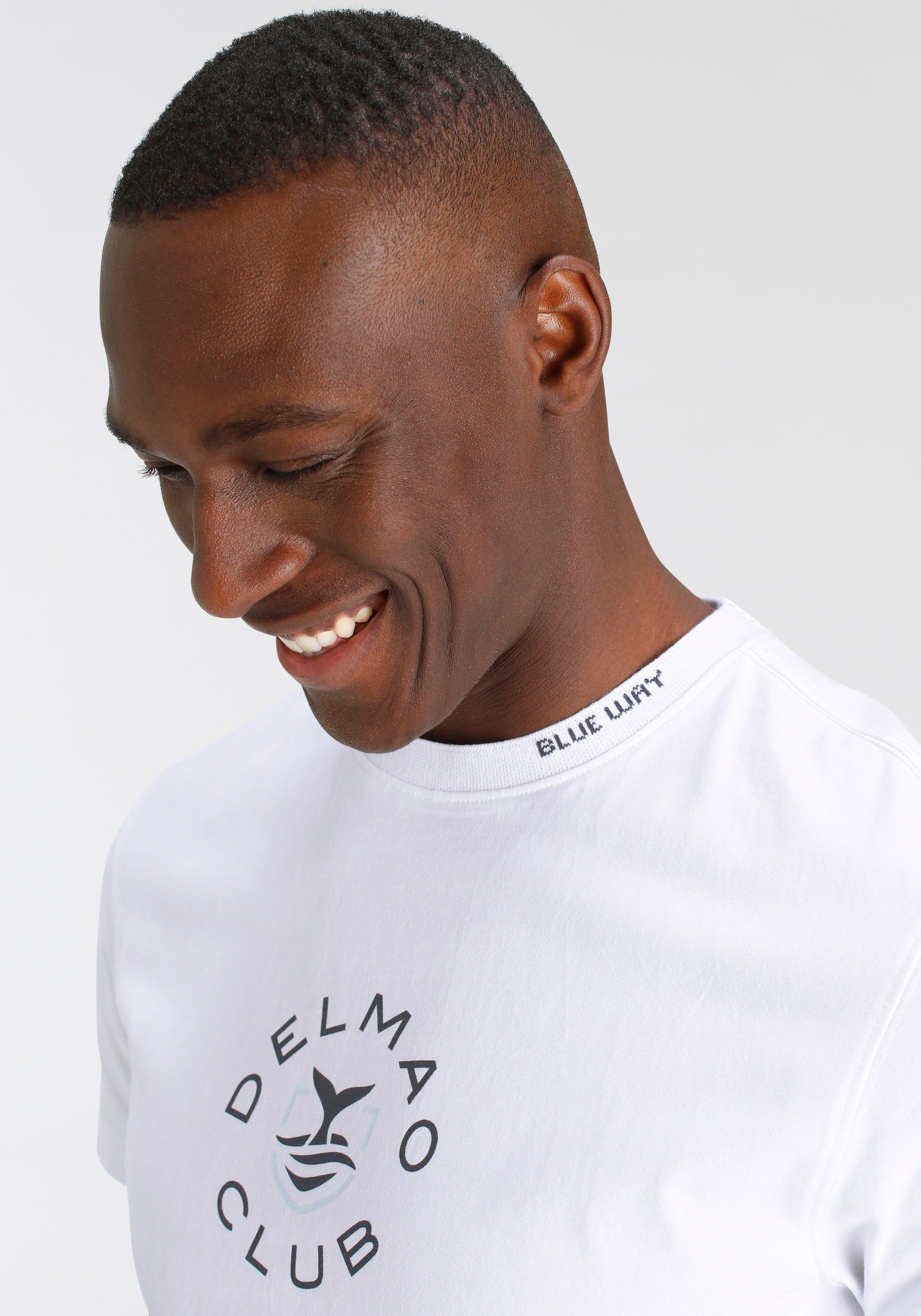DELMAO T-Shirt, Kurzarm, lässige Passform, mit Print und Schriftzug, Rundhals