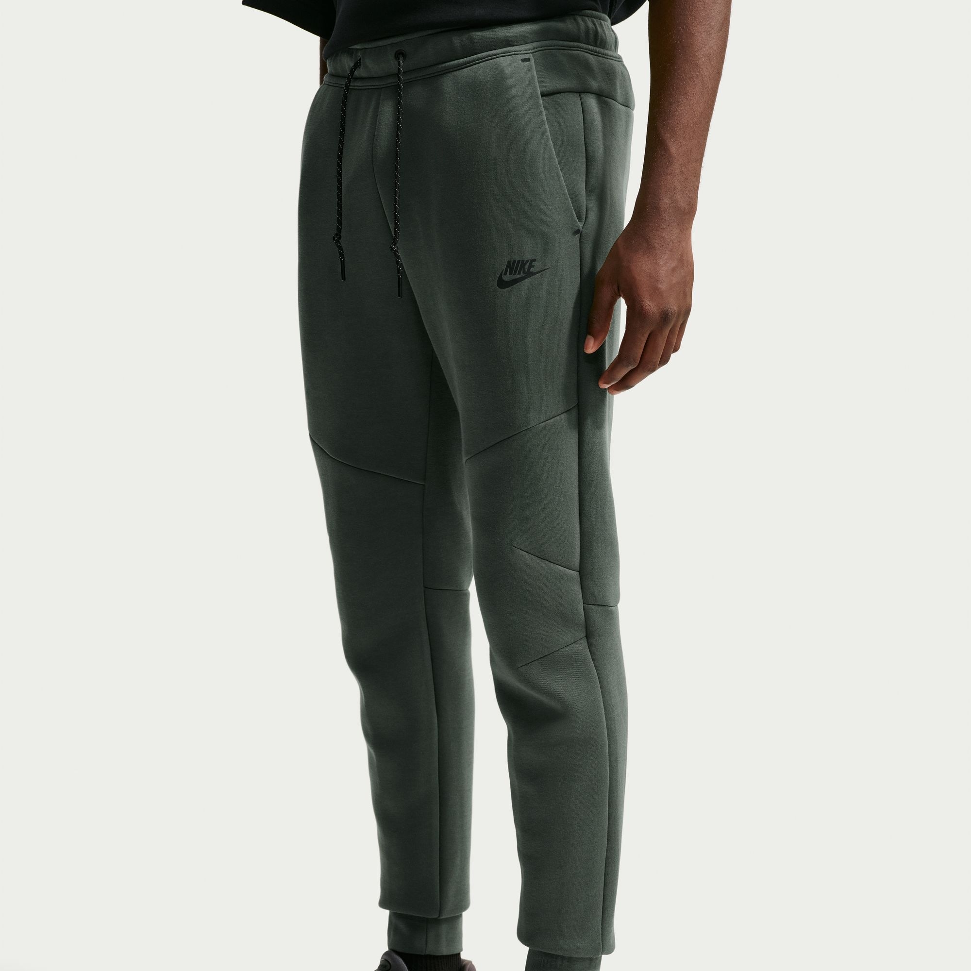 Nike Sportswear Sporthose »M NK TCH FLC JGGR«  mit schmalem Schnitt, aus Baumwollmischung