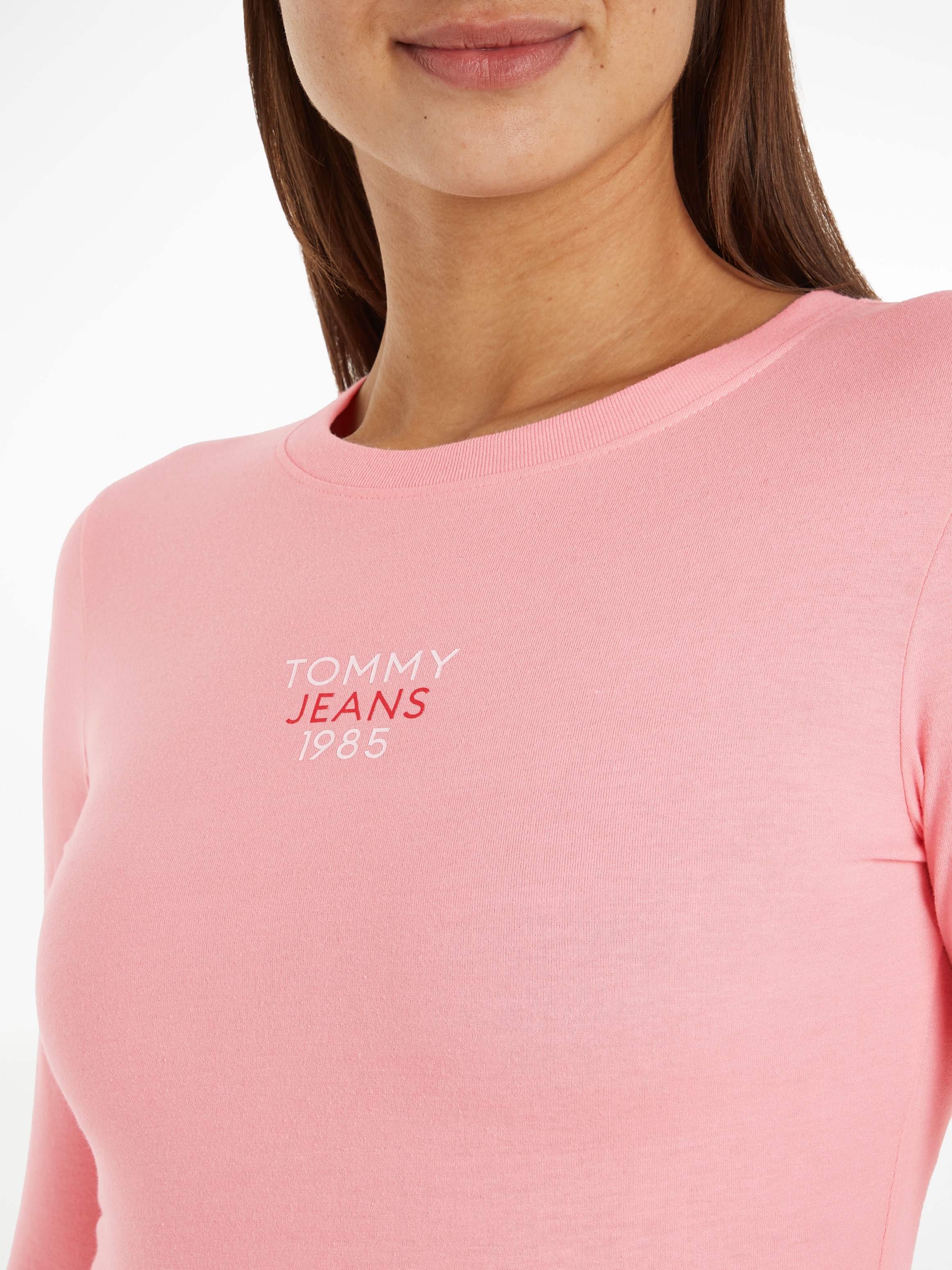 Tommy Jeans mit Jeans LS 1 Curve OTTO Logo-Schriftzug T-Shirt EXT«, SLIM »TJW Tommy LOGO bei ESSENTIAL kaufen online