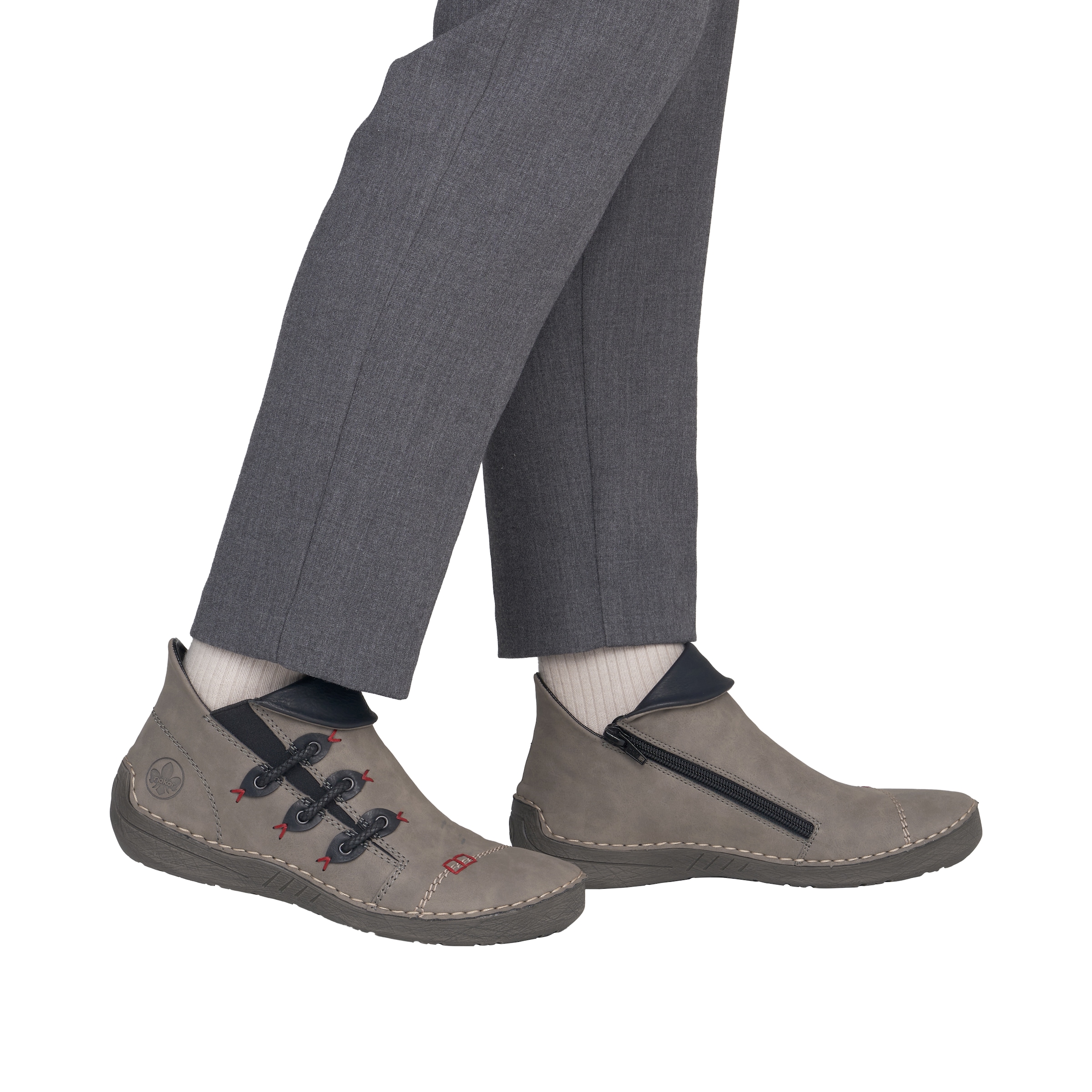 Rieker Stiefelette  Schlupfboots, Slipper mit bunten Applikationen seitlich