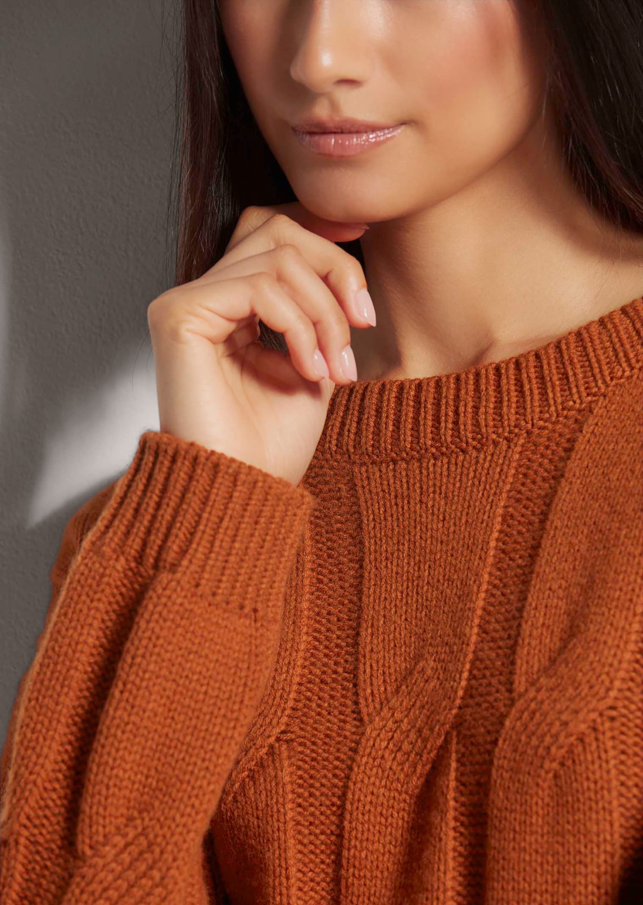 MADELEINE Longpullover »Pullover Kurzer Rollkragen-Pullover mit Zopfmuster«