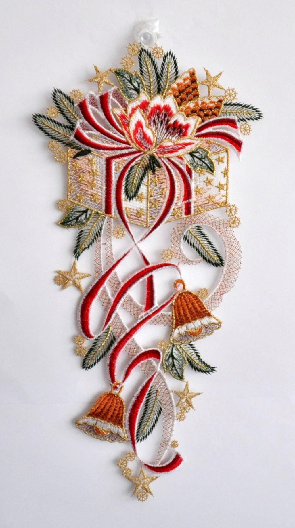 Stickereien Plauen Fensterbild »Geschenkezopf« in bunt, Größe B/L: 19 cm x 41 cm