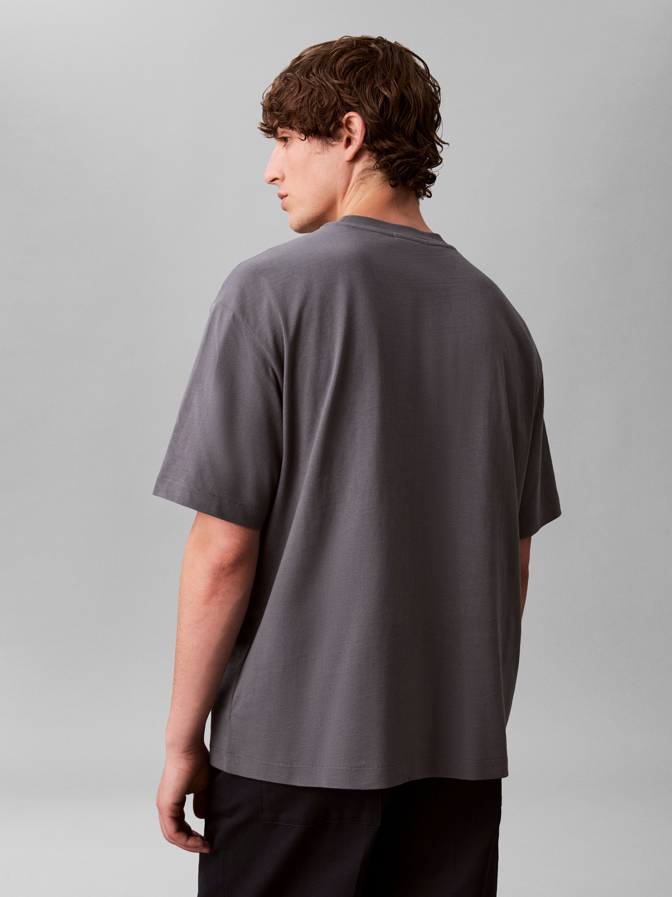 Calvin Klein T-Shirt »SS RLXD STANDARD LOGO CREWNK TEE« Rundhalsausschnitt, relaxed fit