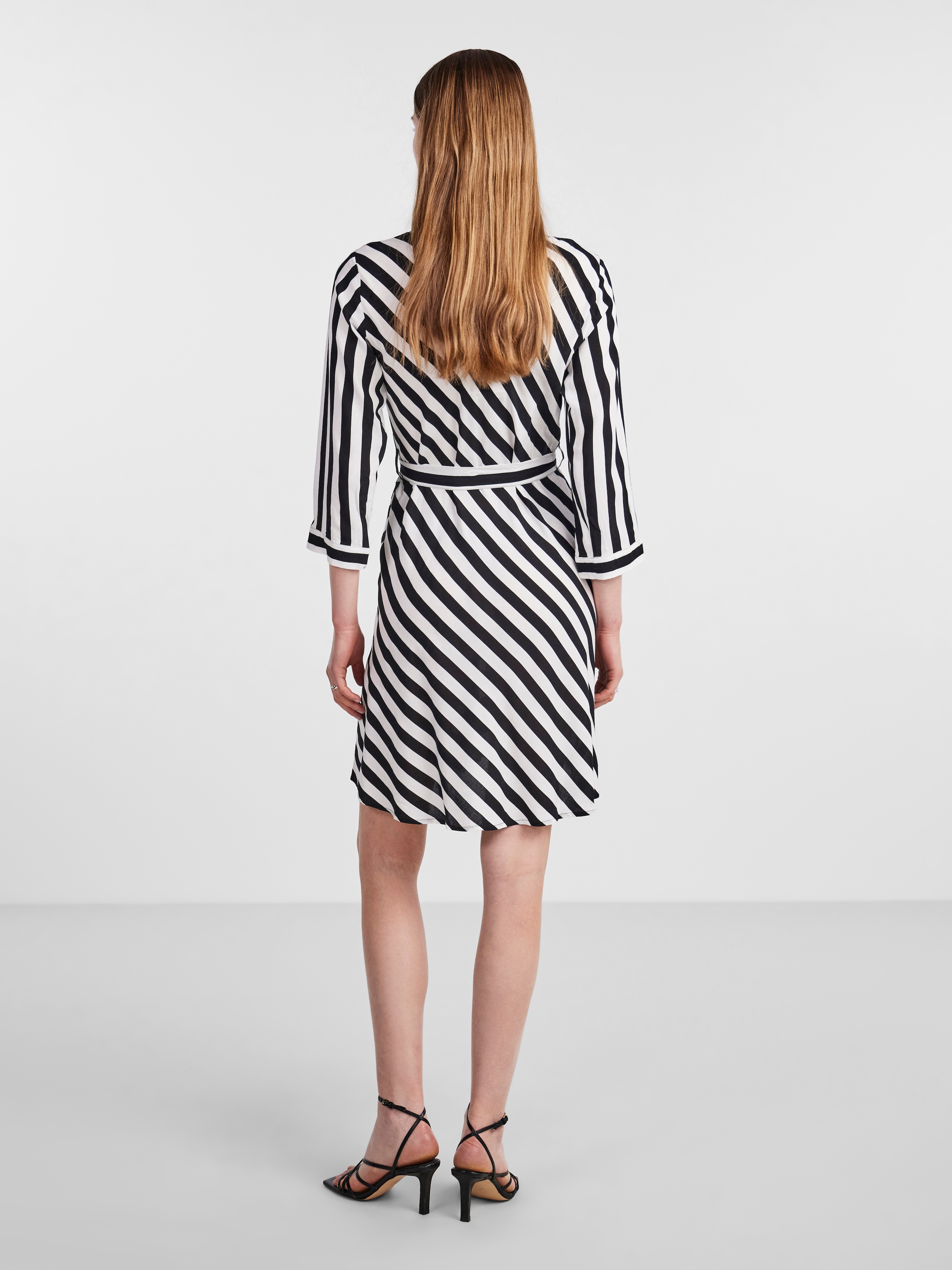 Y.A.S Hemdblusenkleid »YASSAVANNA 3/4 SHORT SHIRT DRESS S. NOOS« Sommerkleid,