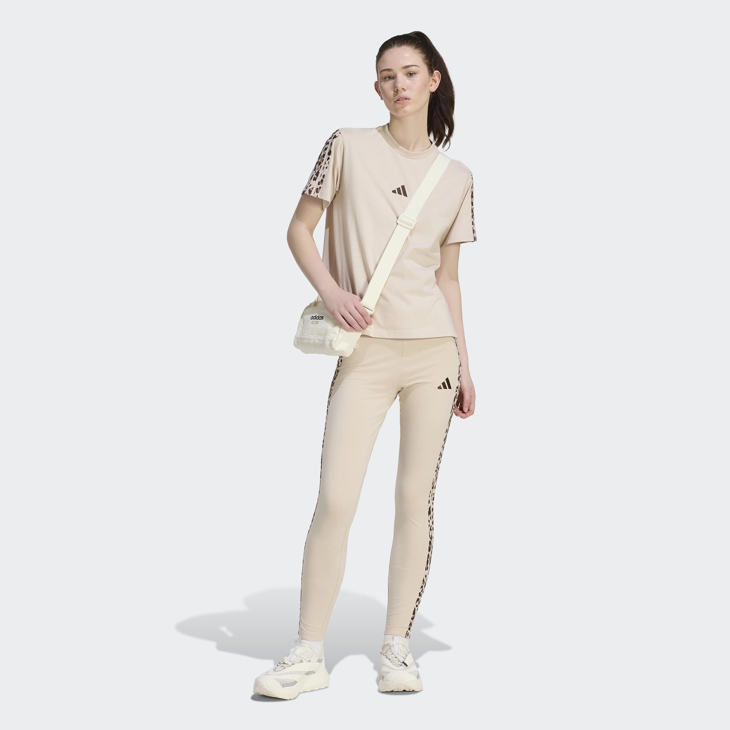 adidas Sportswear Leggings »SEASONAL ESSENTIALS 3-STREIFEN, ANIMALPRINT«  für Erwachsene, mit sportlichem Stil, eng anliegende Passform