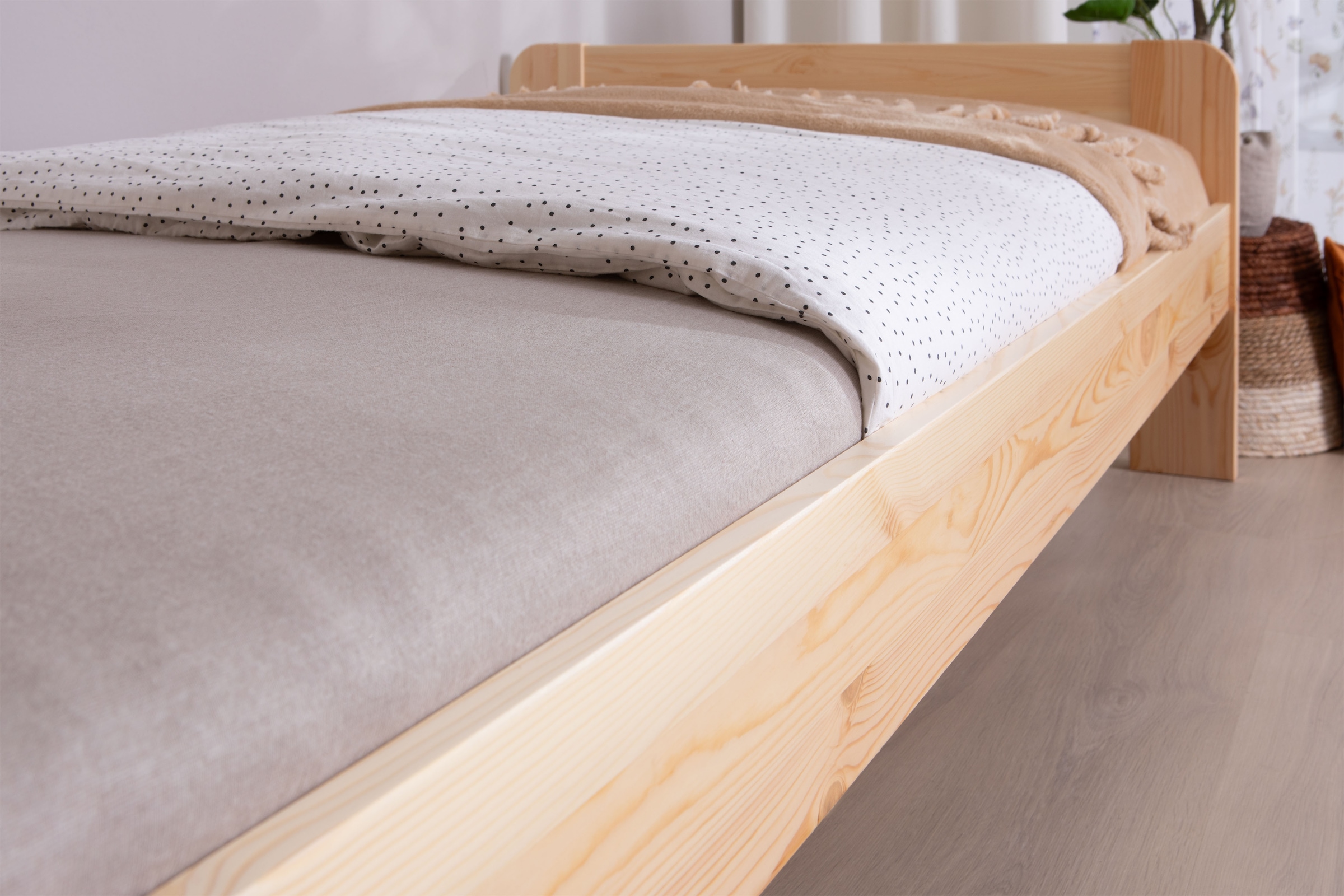 Ticaa Massivholzbett »"Bert", FSC®-zertifiziert (Kiefer), Jugendbett, mit Lattenrost« 90x200cm, 100x200cm, 140x200cm,  ideal für das Kinder- und Jugendzimmer, Massivholz