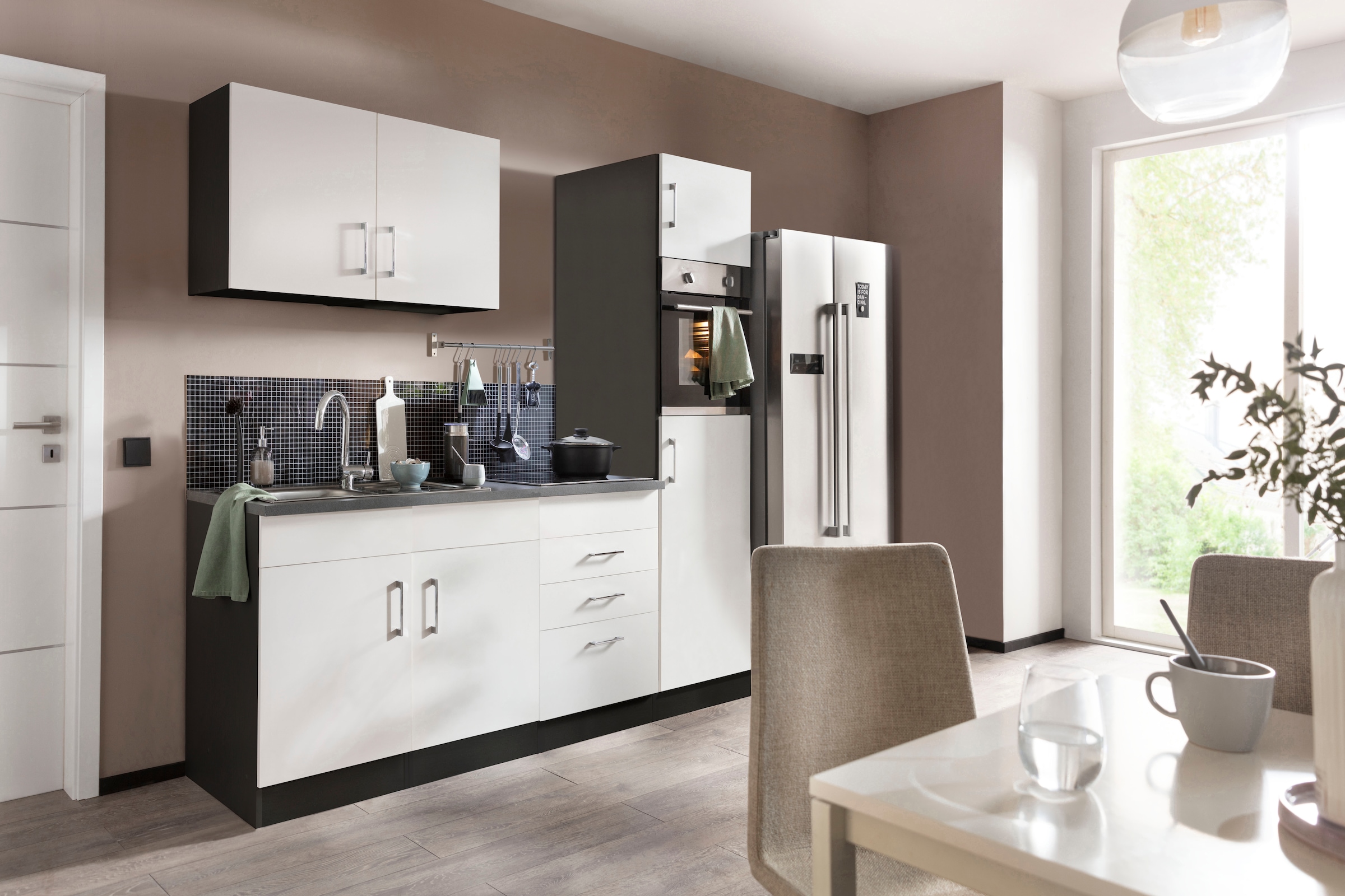 KOCHSTATION Küchenzeile »KS-Paris – Küchen mit einzigartigen Fotomotiven auf den Fronten« Breite 220 cm, wahlweise mit E-Geräten und Induktion