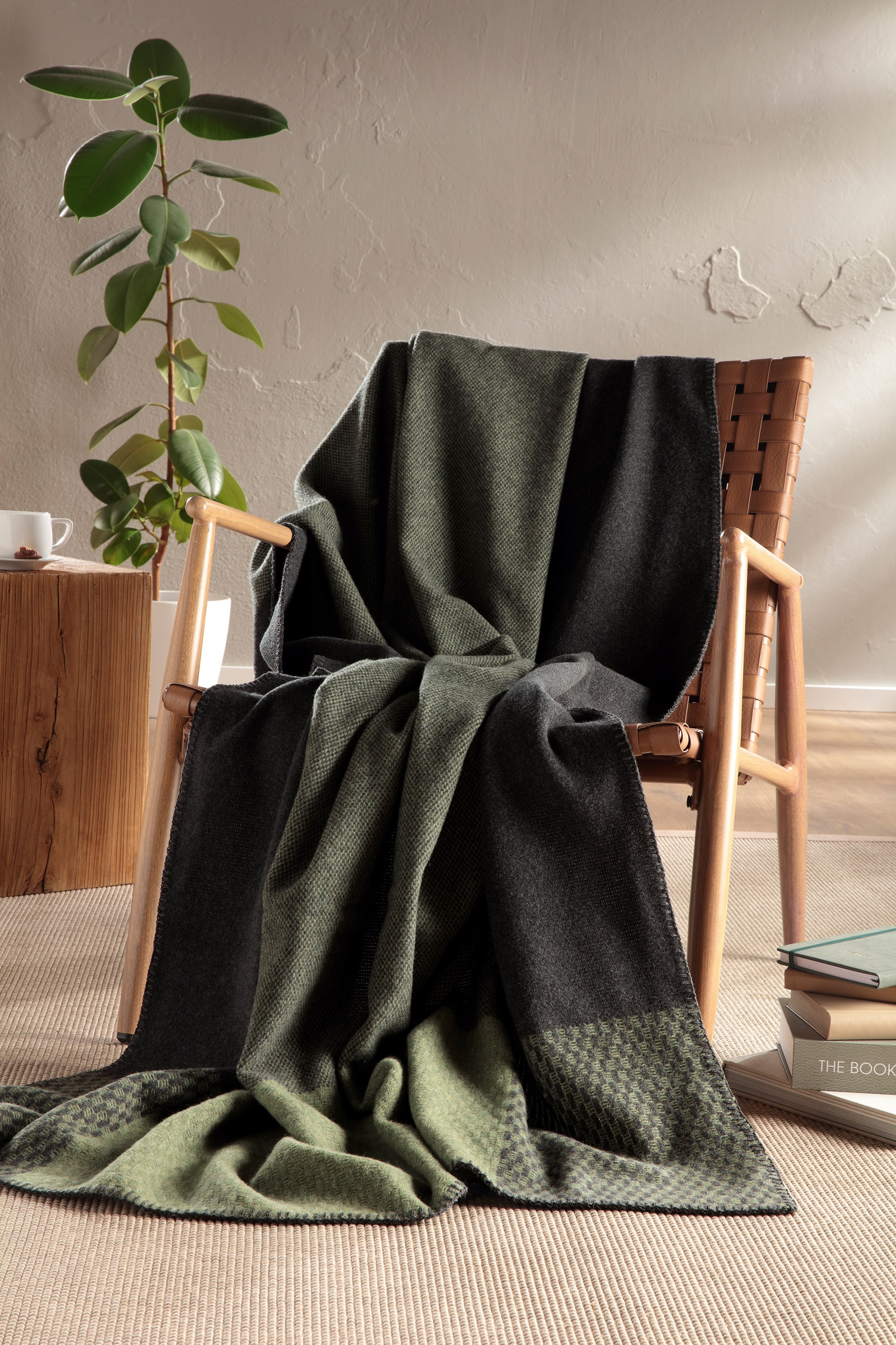 Biederlack Wohndecke »Plaid Frame green« exquisite Kuscheldecke aus reiner Merinowolle