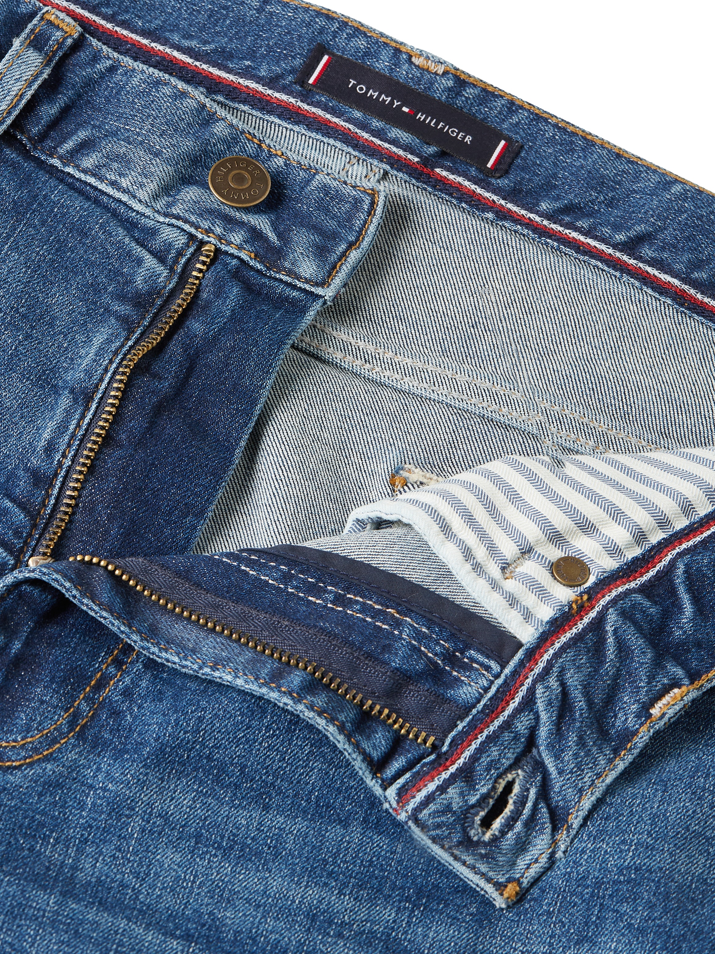Tommy Hilfiger Slim-fit-Jeans »CORE BLEECKER«, mit dezenter Waschung
