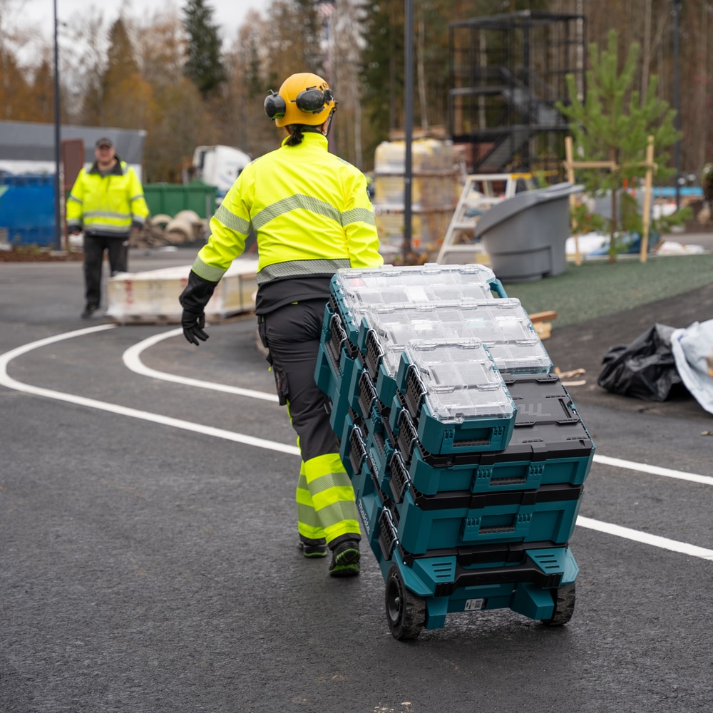 Makita Werkzeugtrolley »MAKTRAK  L »P-91001« max. 113 kg, 81,9 L, 23 cm Ø Räder, Gecko-Grip« Effizientes Be- und Entladen mit dem MAKTRAK Koffer Sortiment