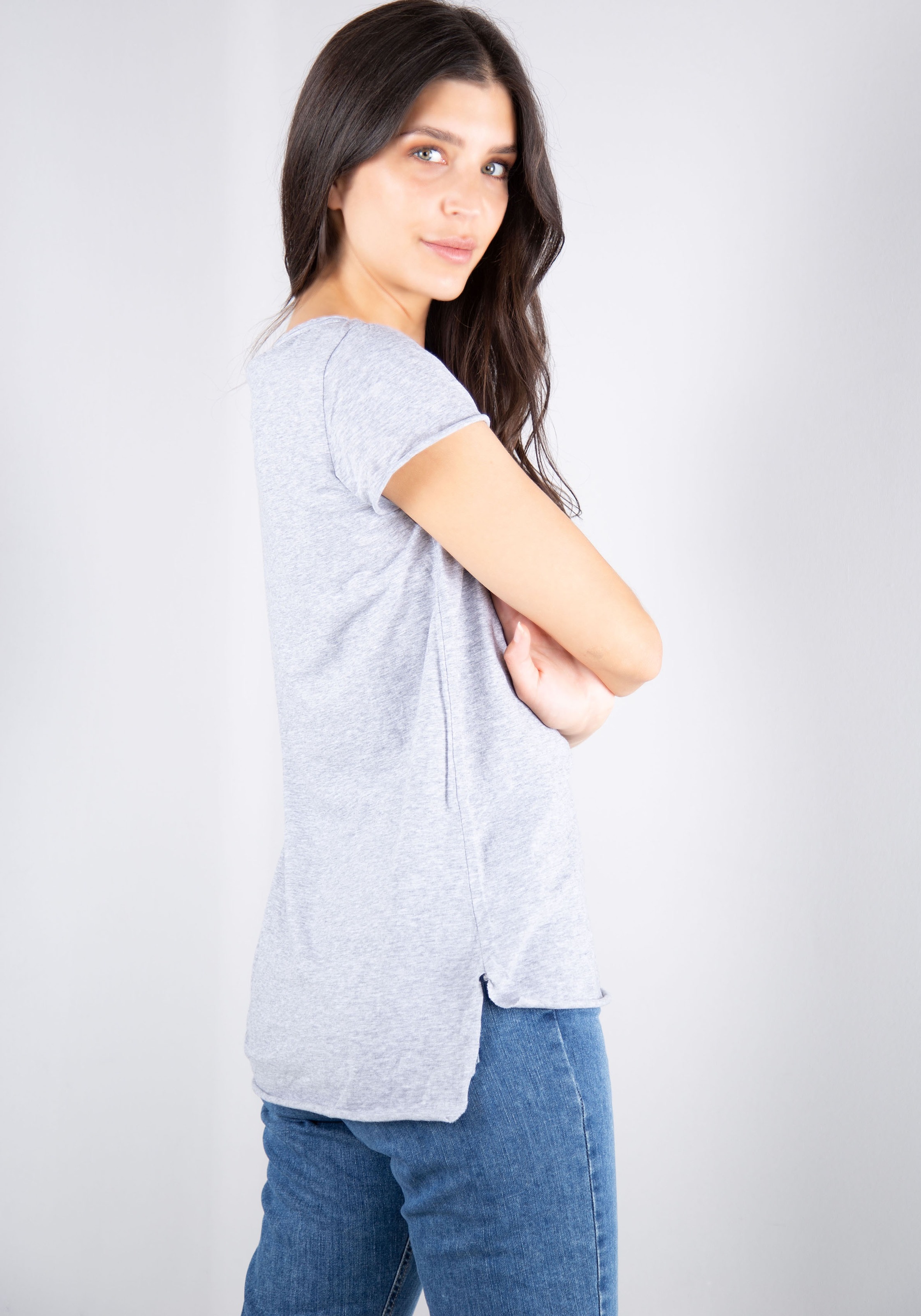 Please Jeans T-Shirt »M00A«, mit Please Metal-Label und leicht angeschnittenen Saumabschlüssen